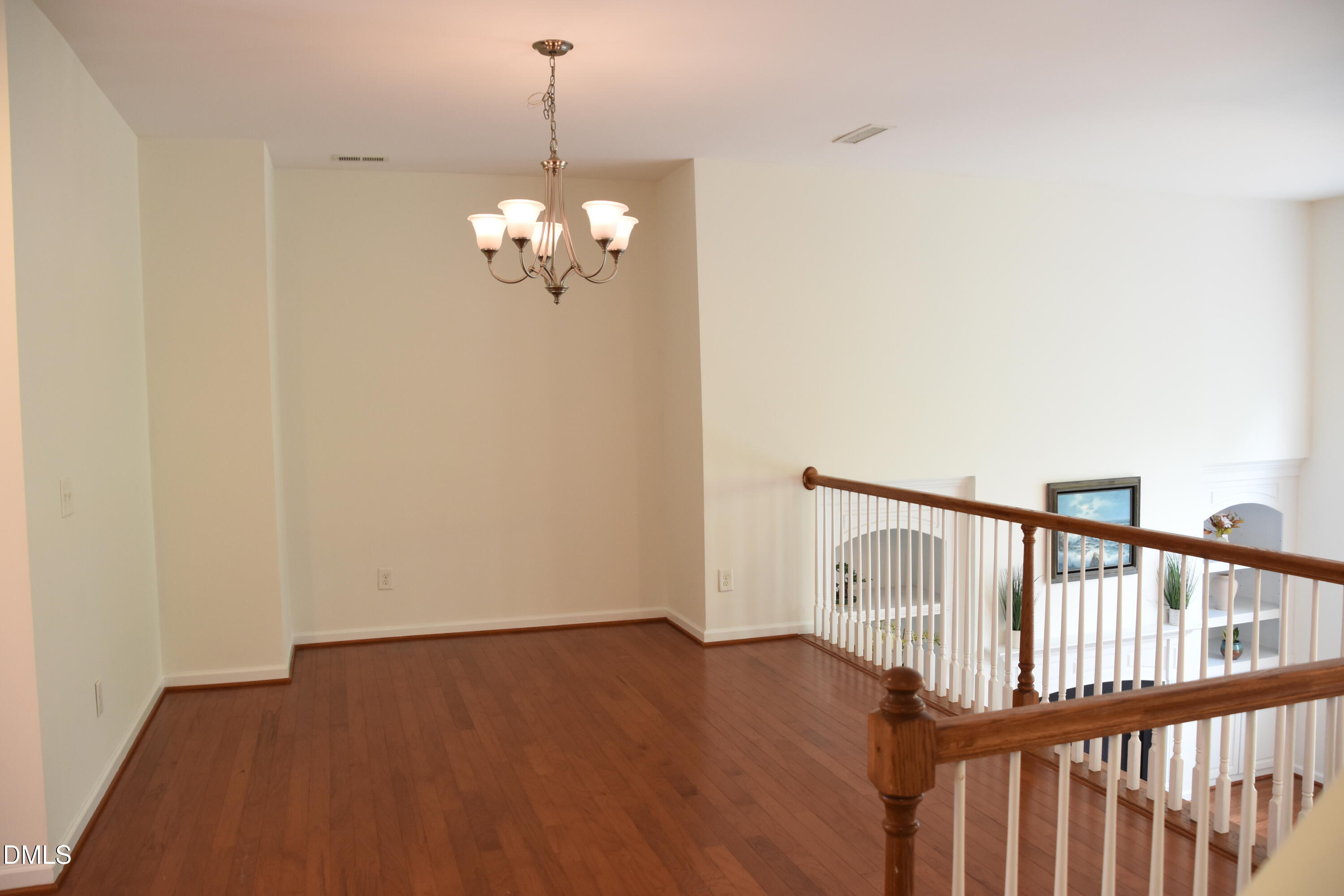 882 Queen City Crescent Property Photo 9