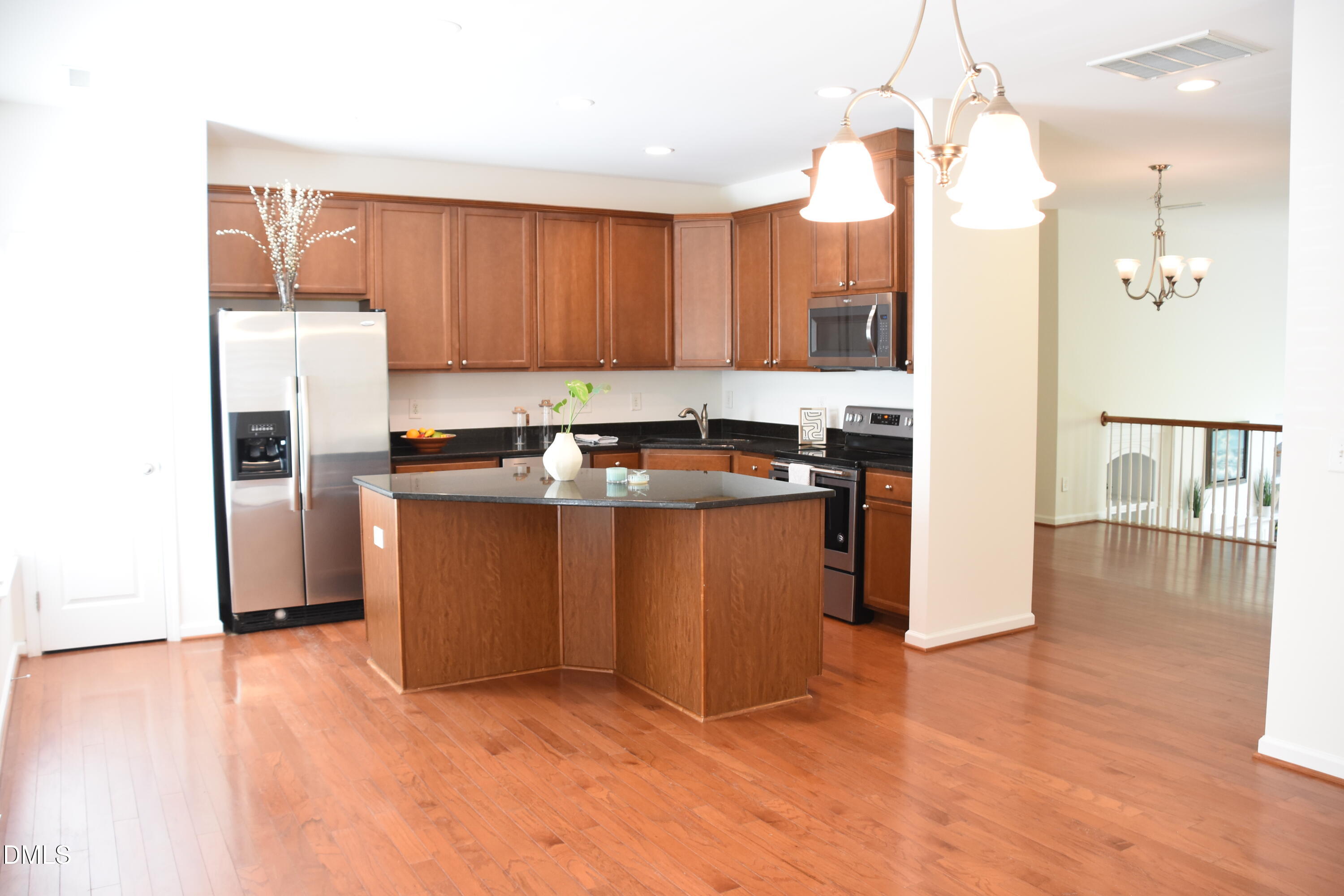 882 Queen City Crescent Property Photo 10