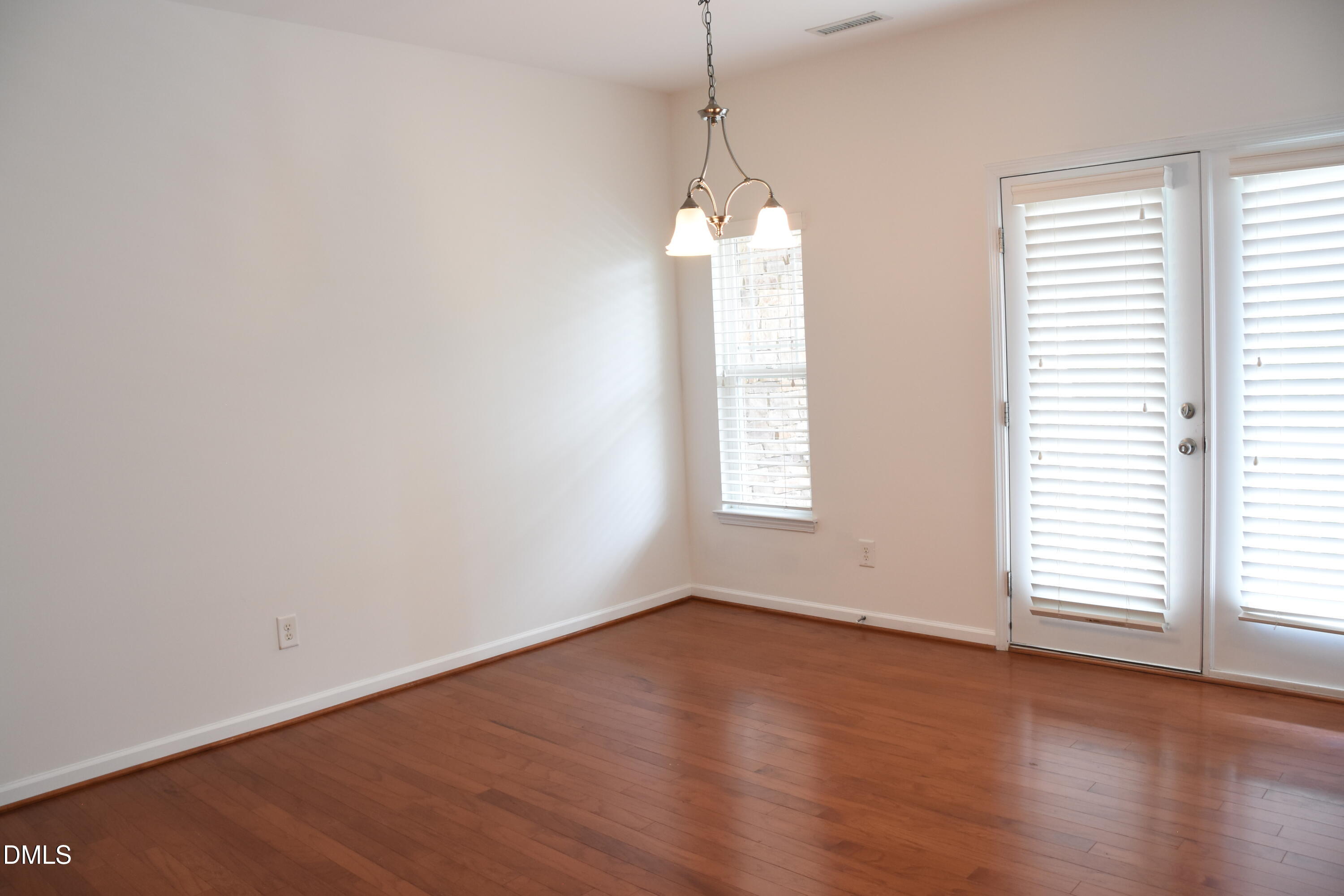 882 Queen City Crescent Property Photo 12