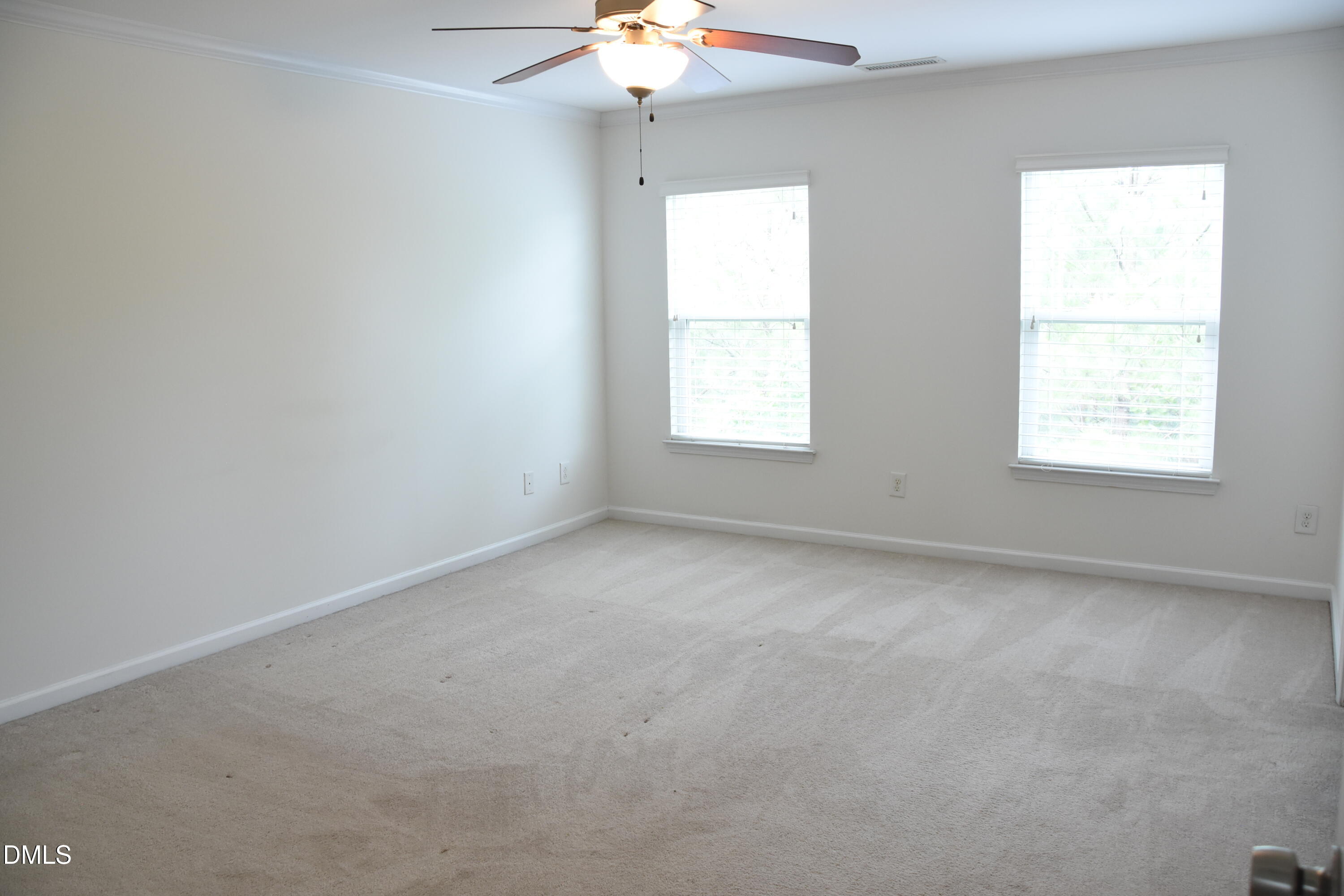 882 Queen City Crescent Property Photo 13