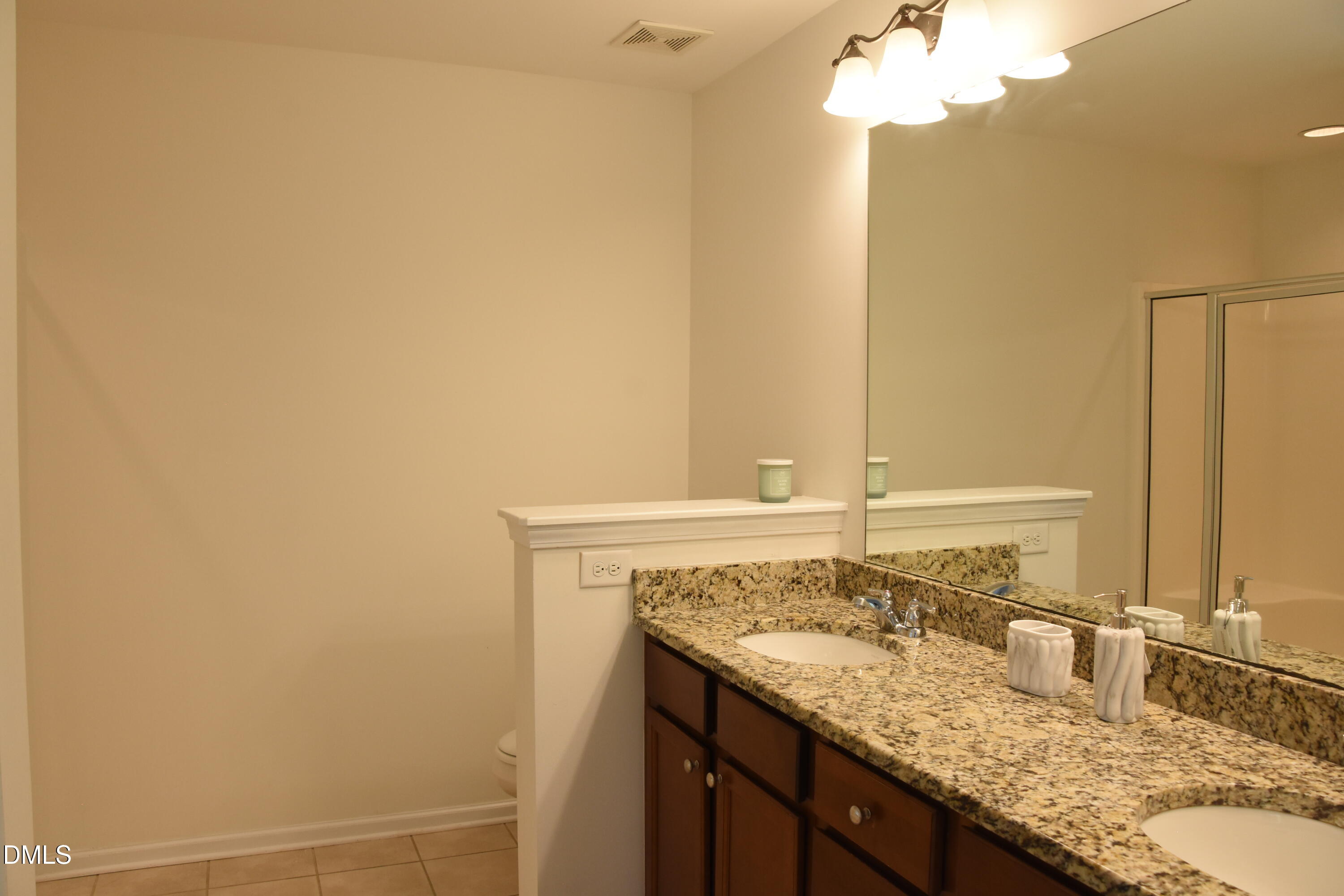 882 Queen City Crescent Property Photo 14