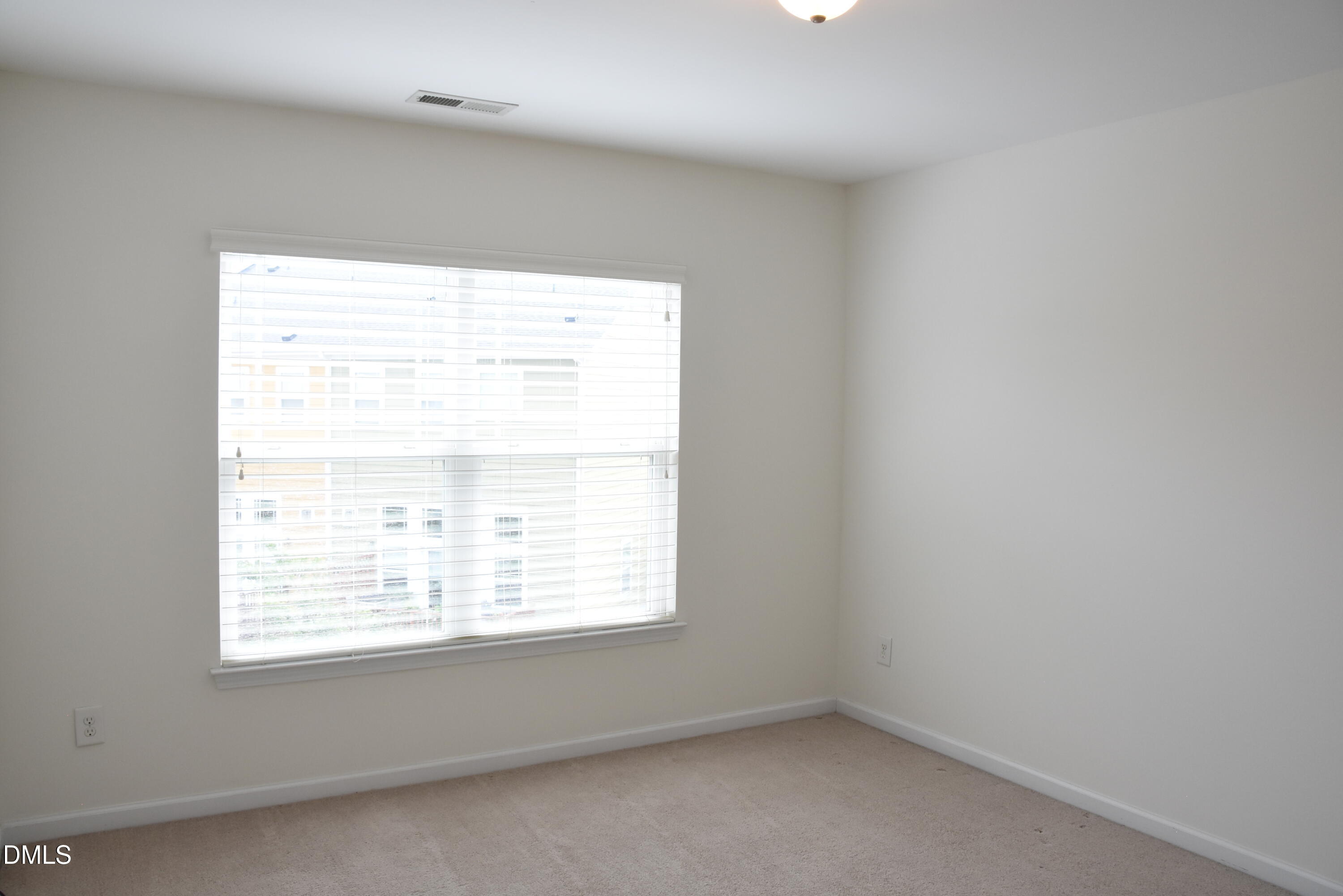 882 Queen City Crescent Property Photo 16
