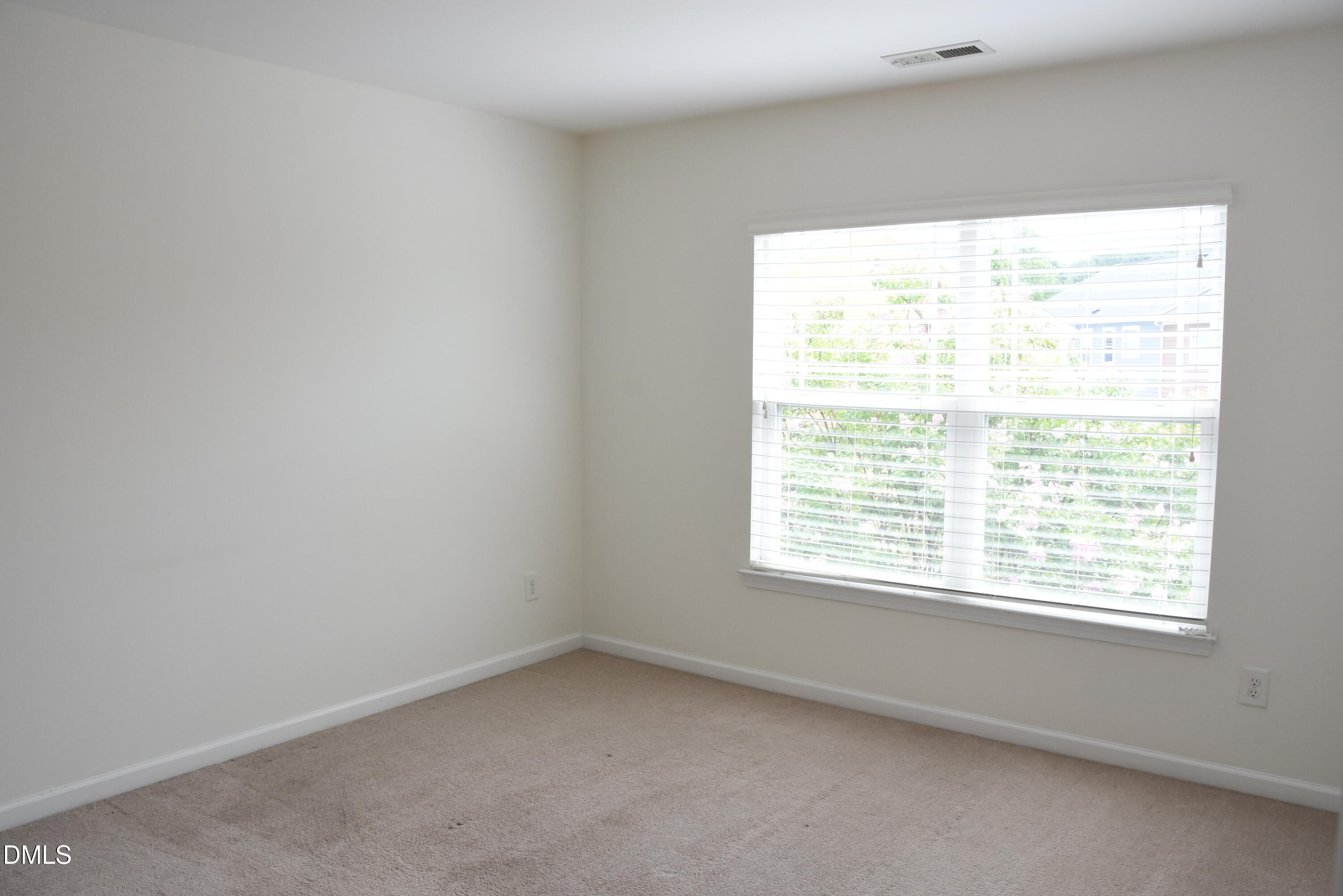 882 Queen City Crescent Property Photo 17