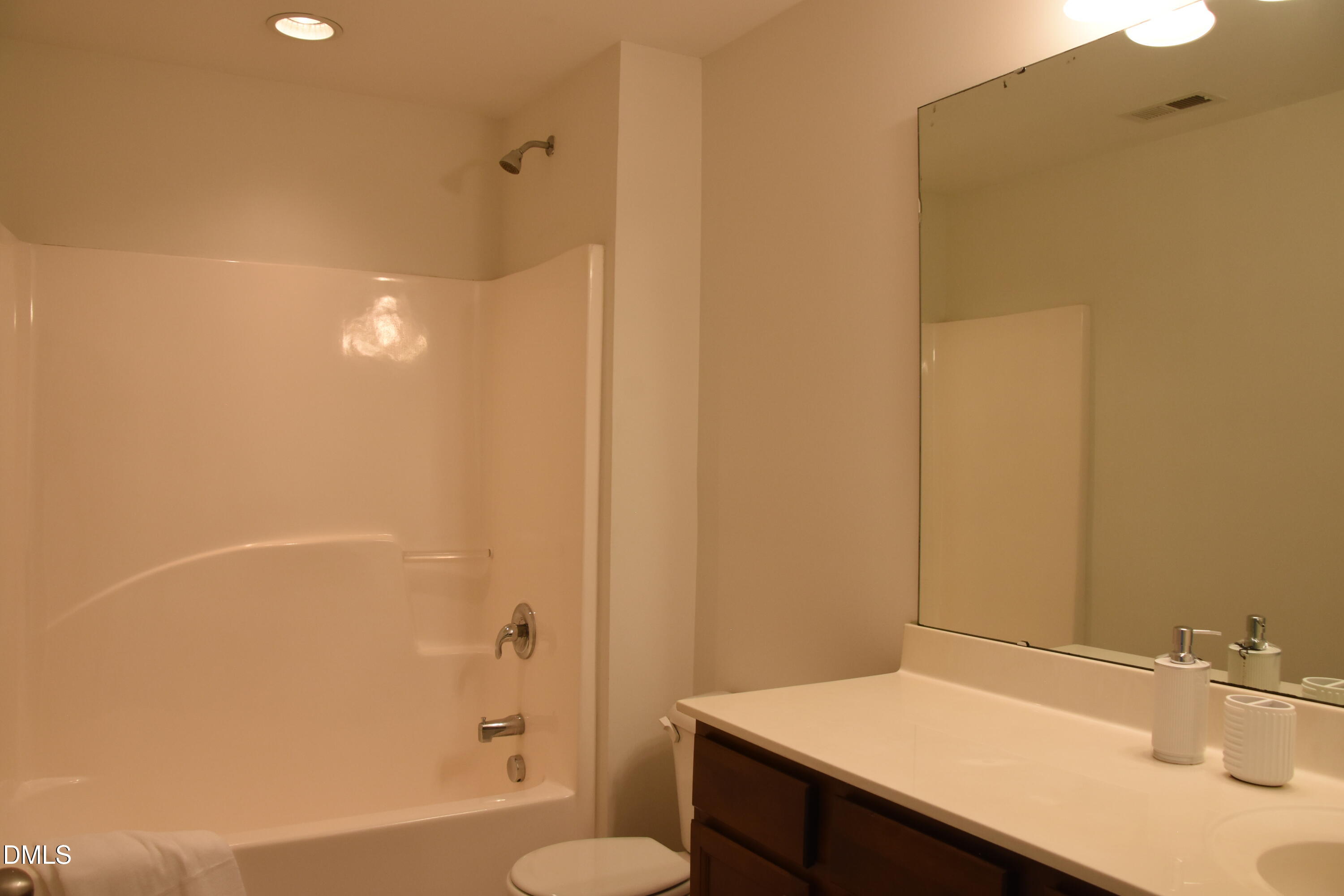 882 Queen City Crescent Property Photo 18