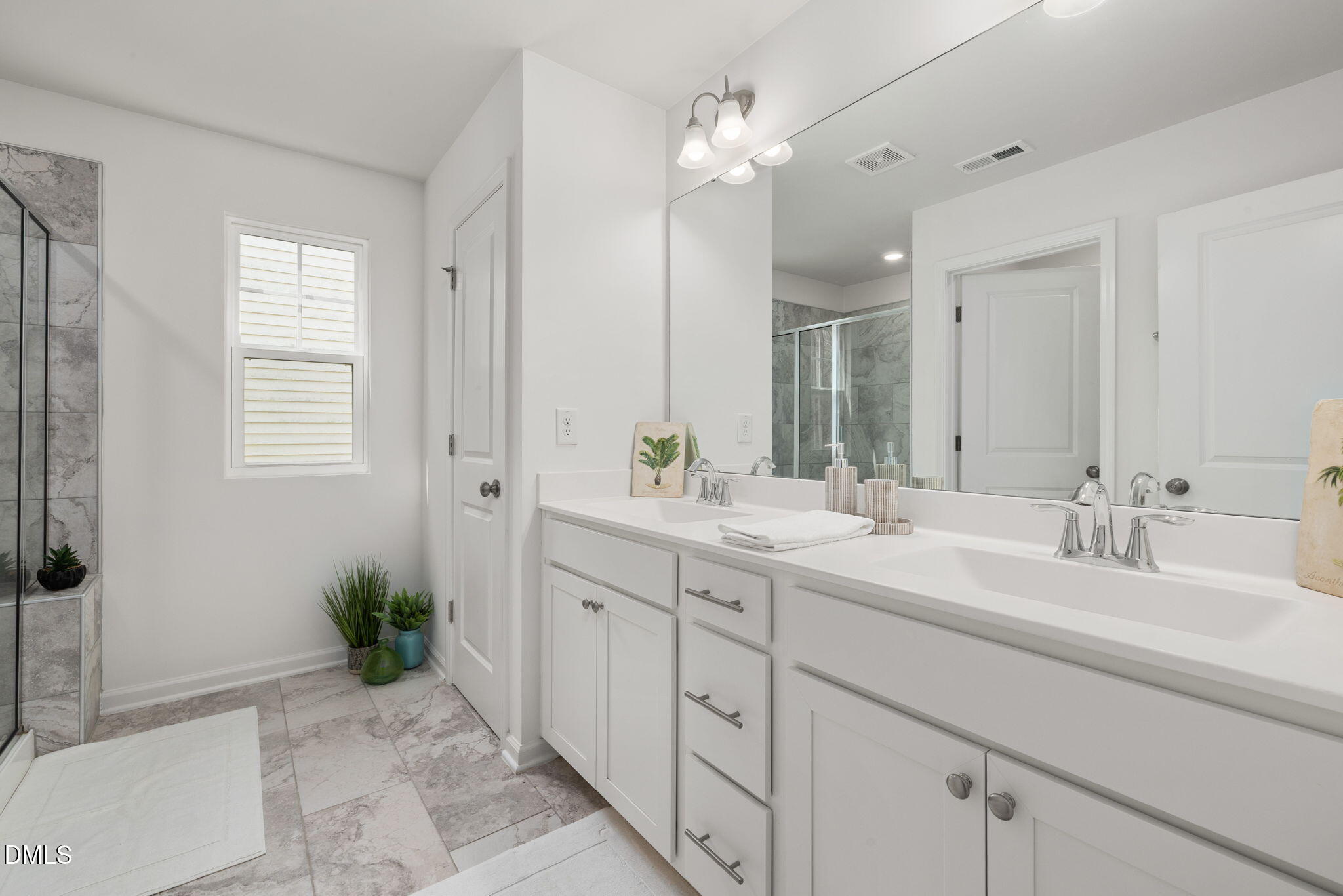 905 Holly Bluff Lane Property Photo 14