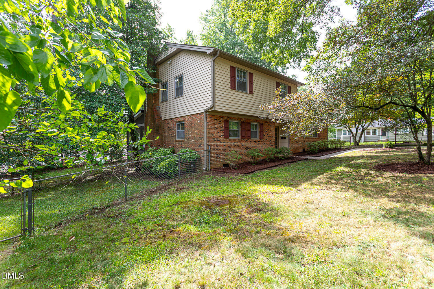 921 Devon Avenue Property Photo 4