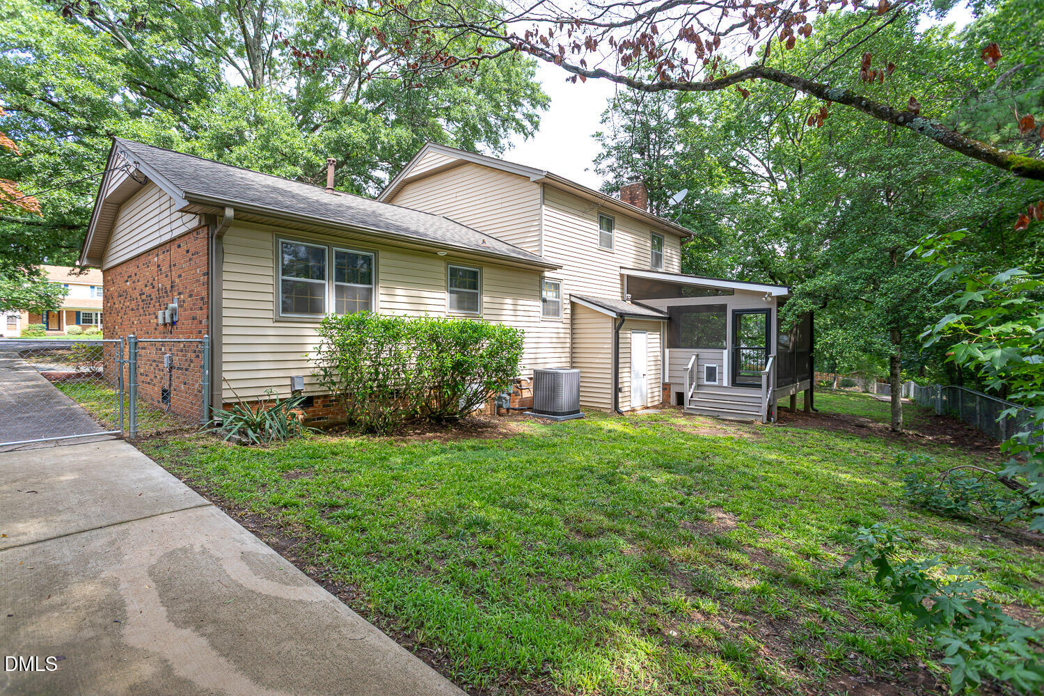 921 Devon Avenue Property Photo 40