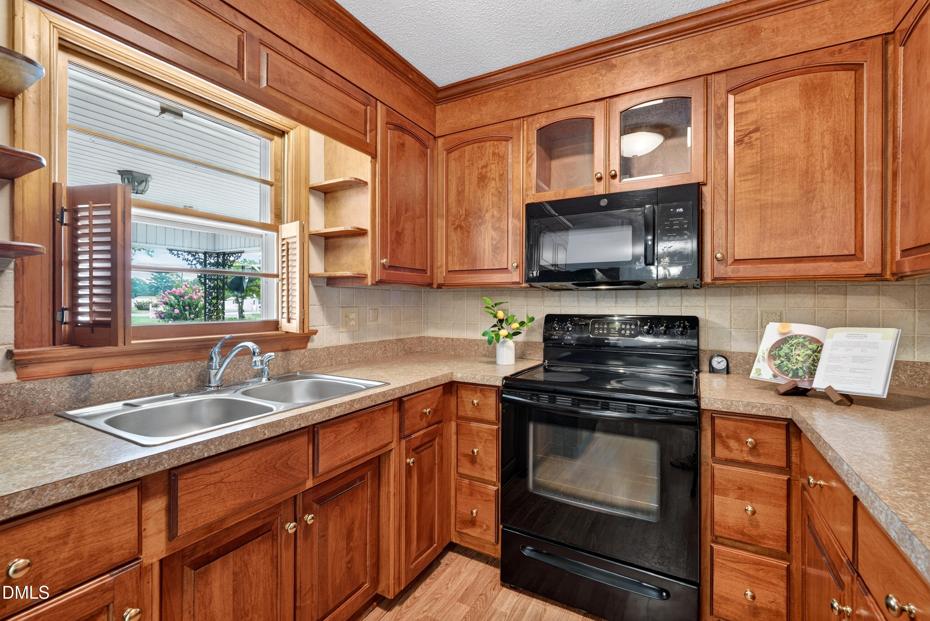 6269 Flower Hill Road Property Photo 7