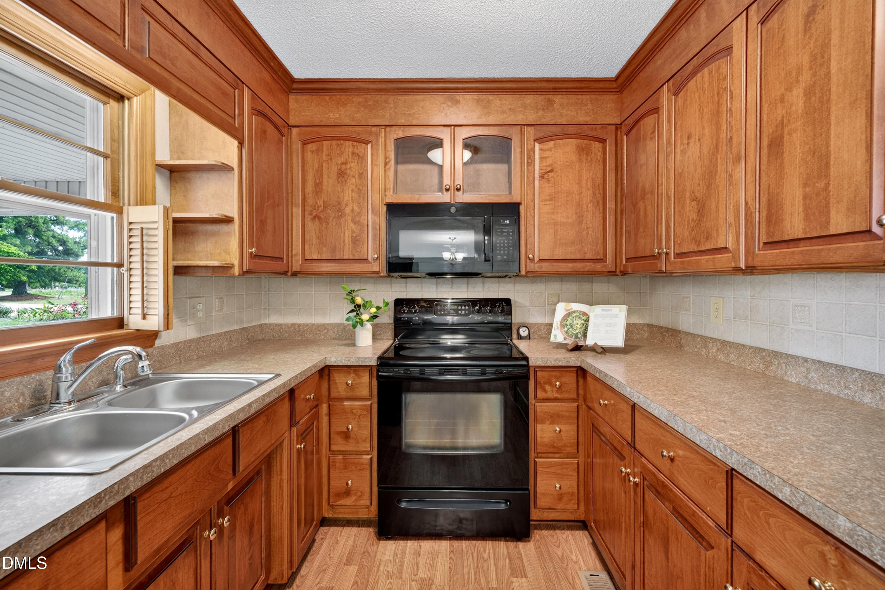 6269 Flower Hill Road Property Photo 8