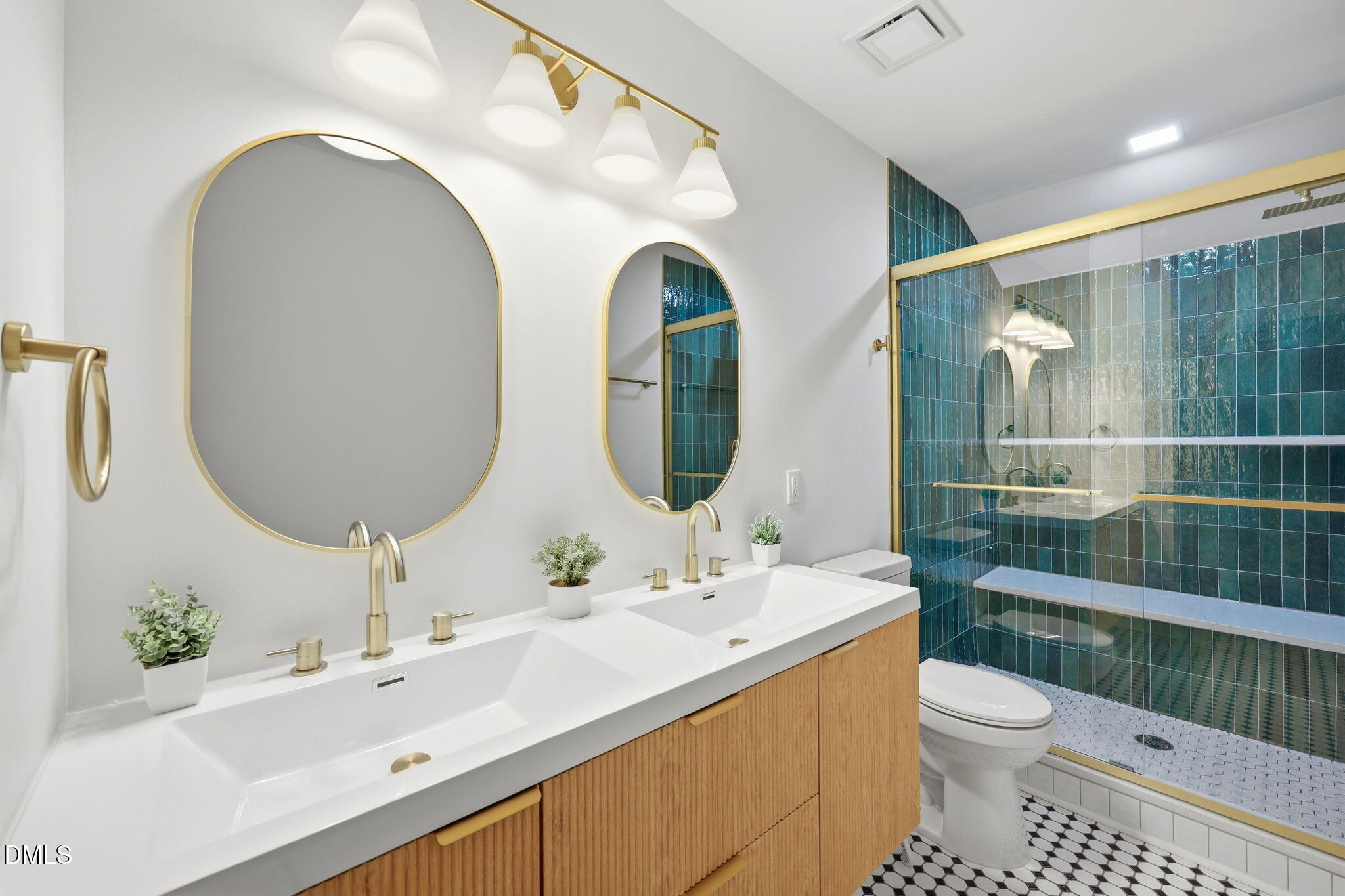 6 Saint James Court Property Photo 33
