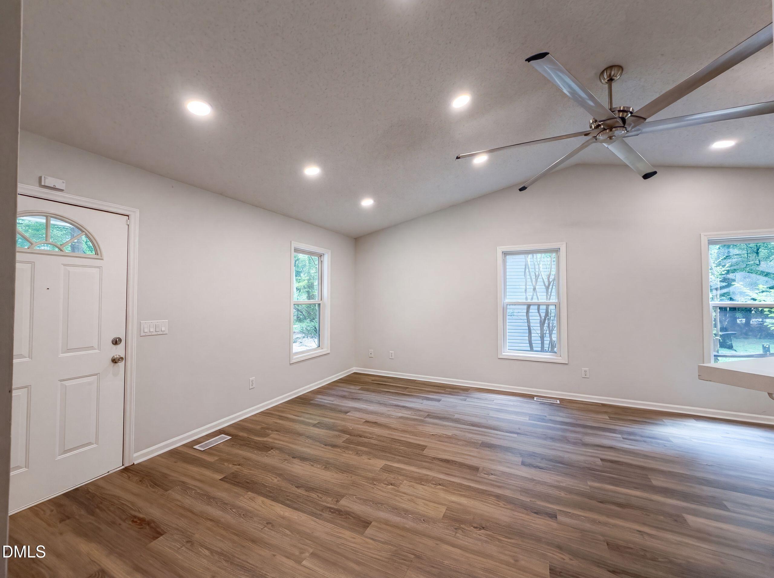 810 Hill Top Circle Property Photo 3