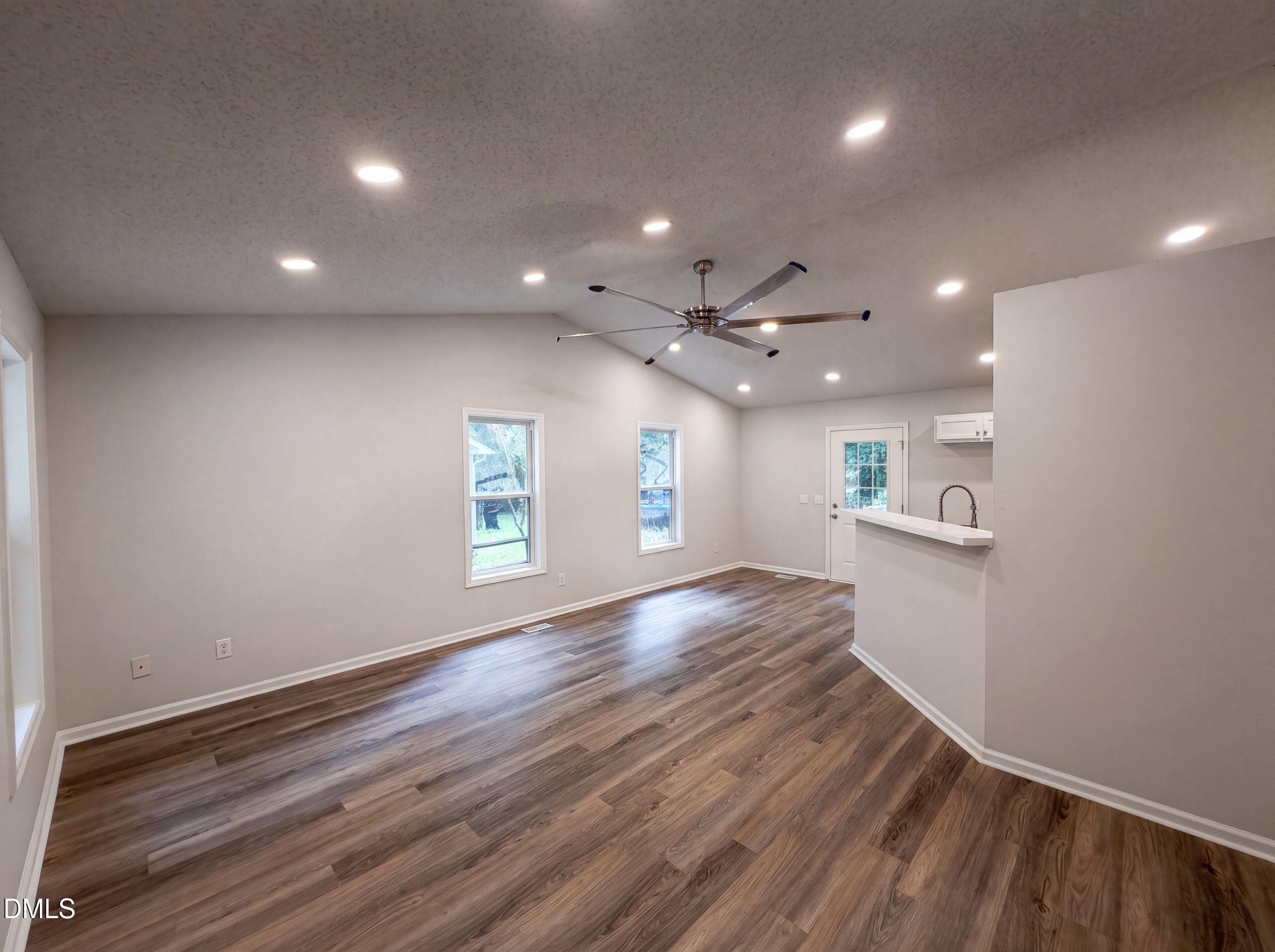 810 Hill Top Circle Property Photo 6