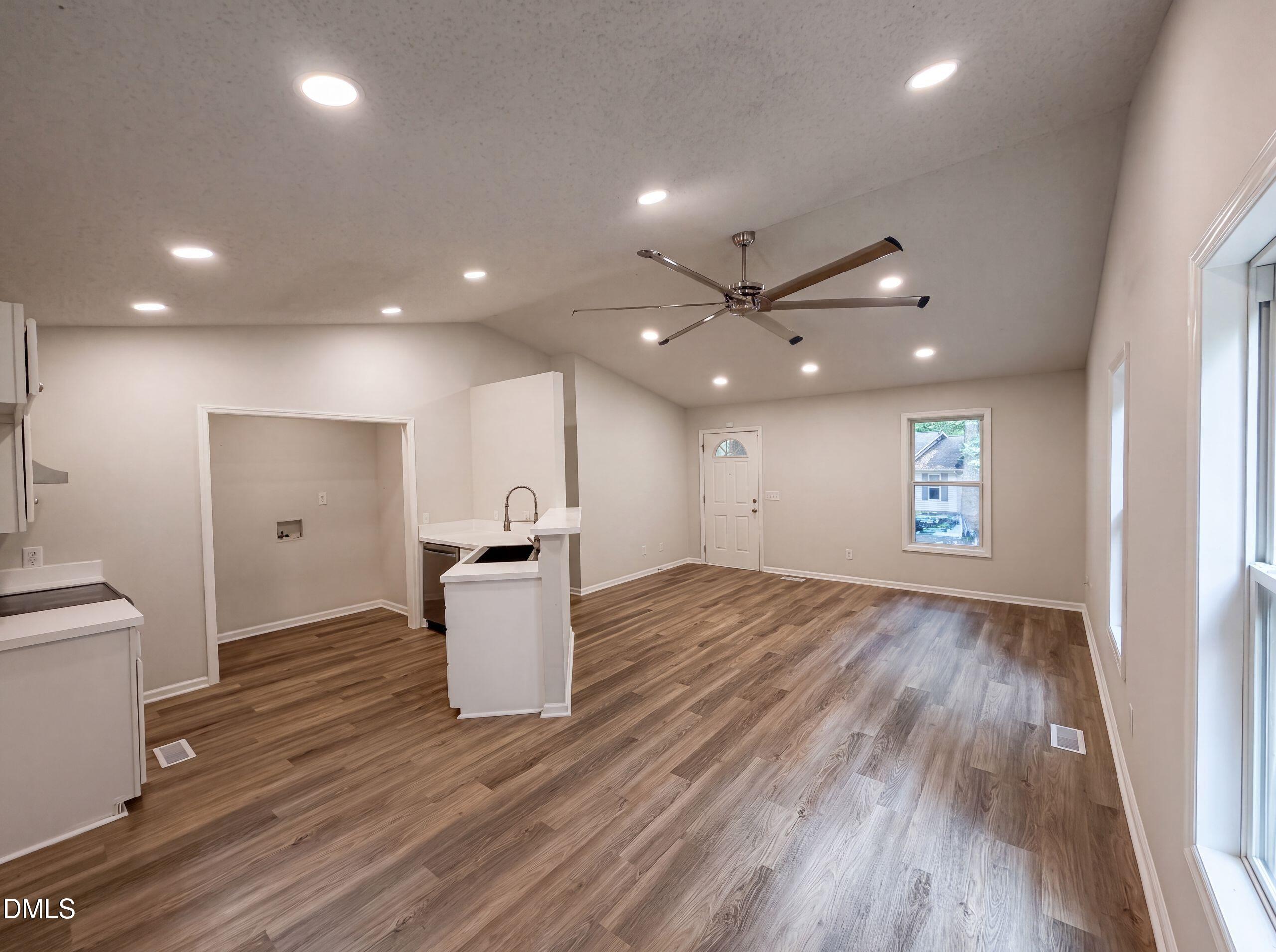 810 Hill Top Circle Property Photo 7