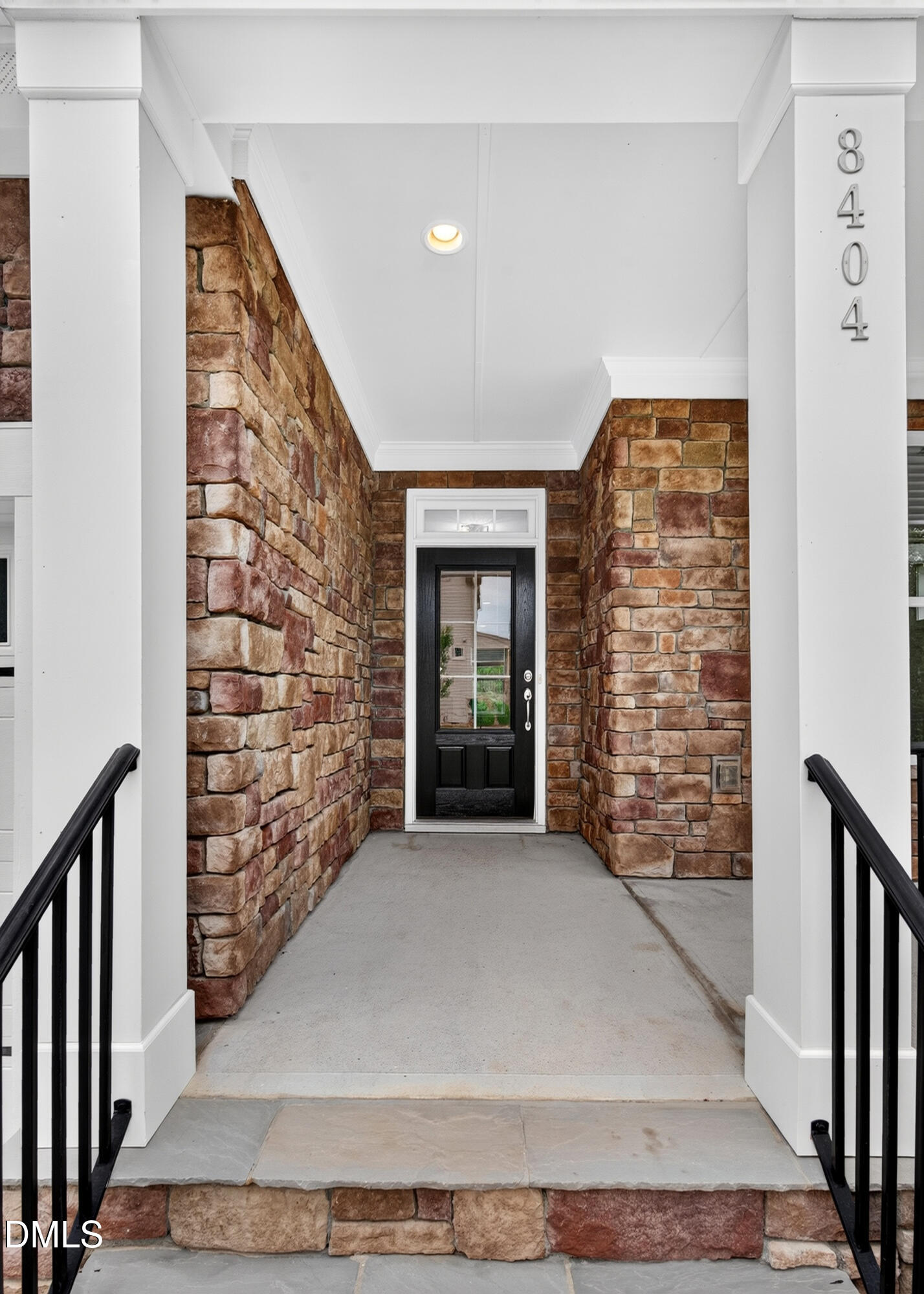 8404 Secreto Drive Property Photo 4