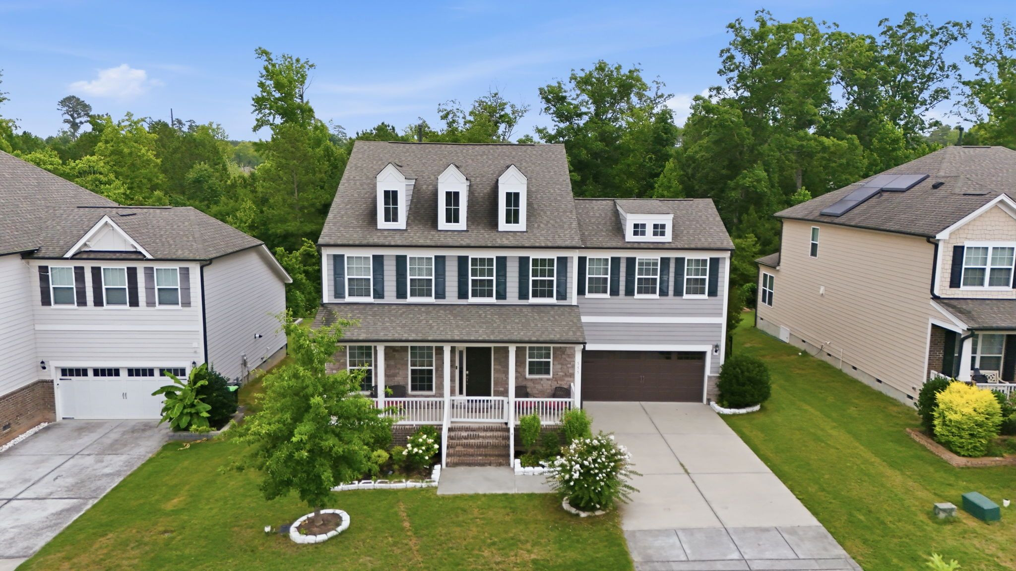 555 Spire Bend Property Photo 2