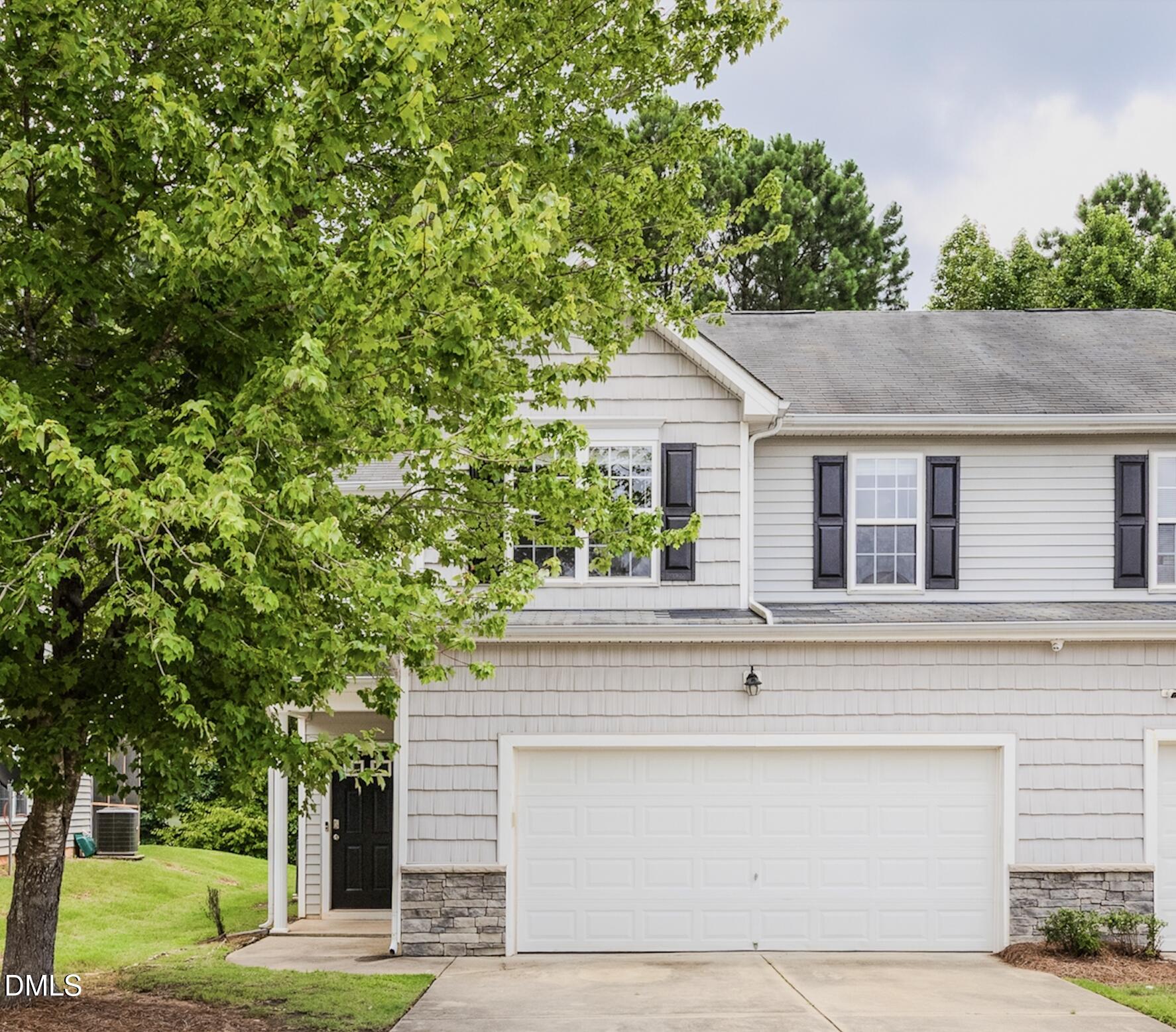 633 Woodson Drive Property Photo 1