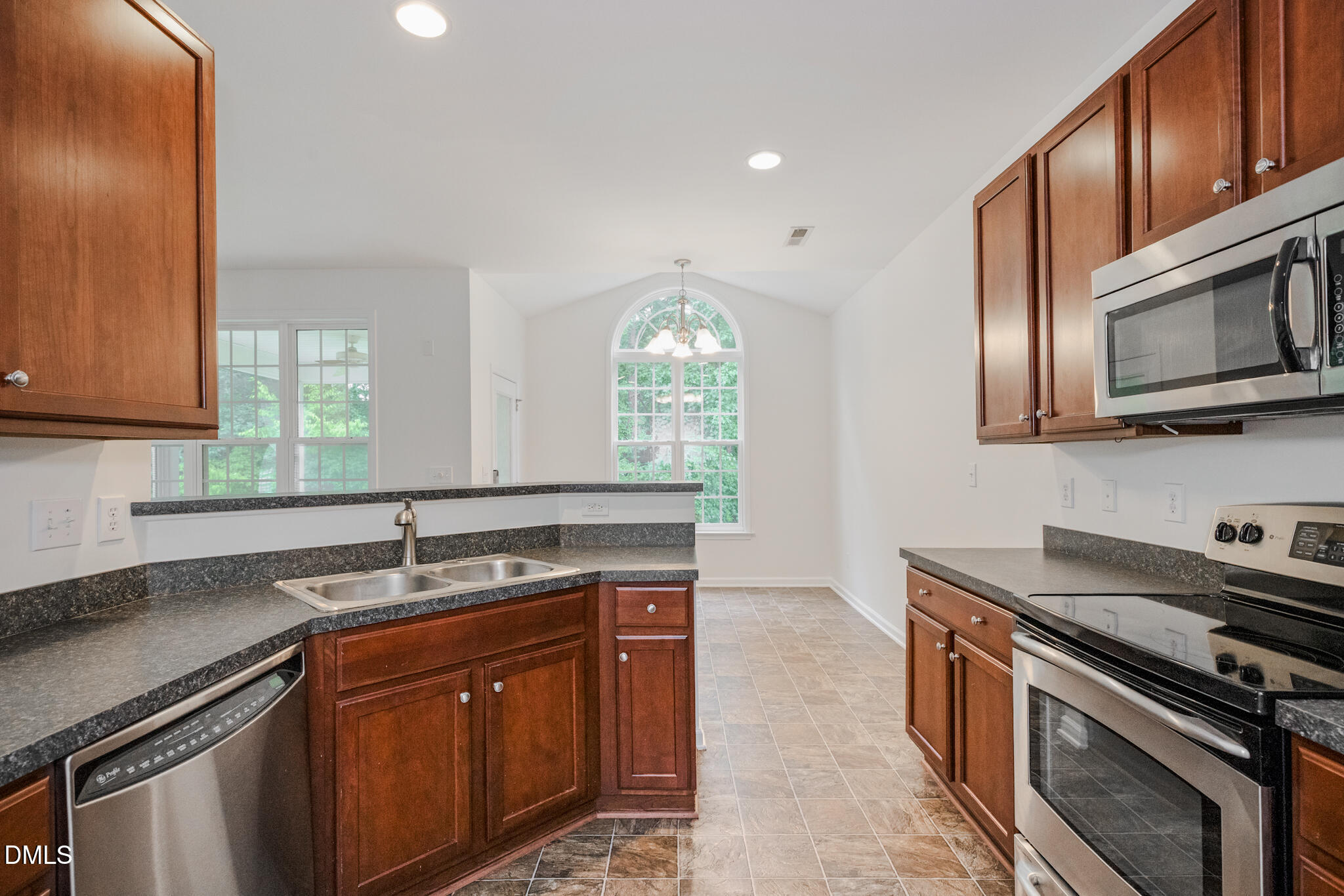 633 Woodson Drive Property Photo 6