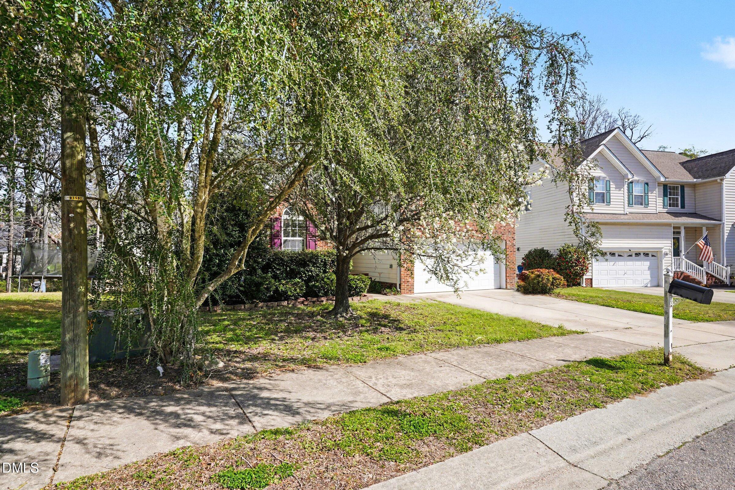 5017 Casland Drive Property Photo 3