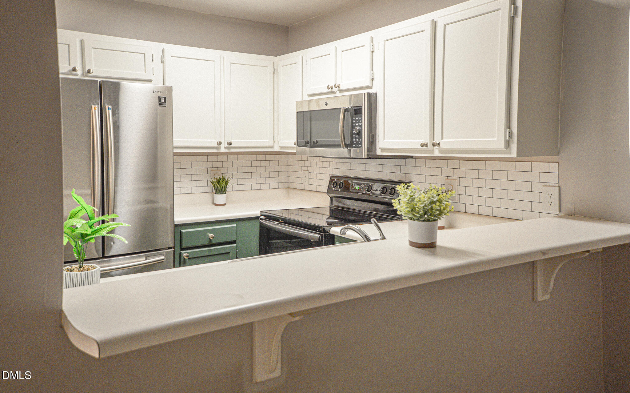 5114 Lamppost Circle Property Photo 3