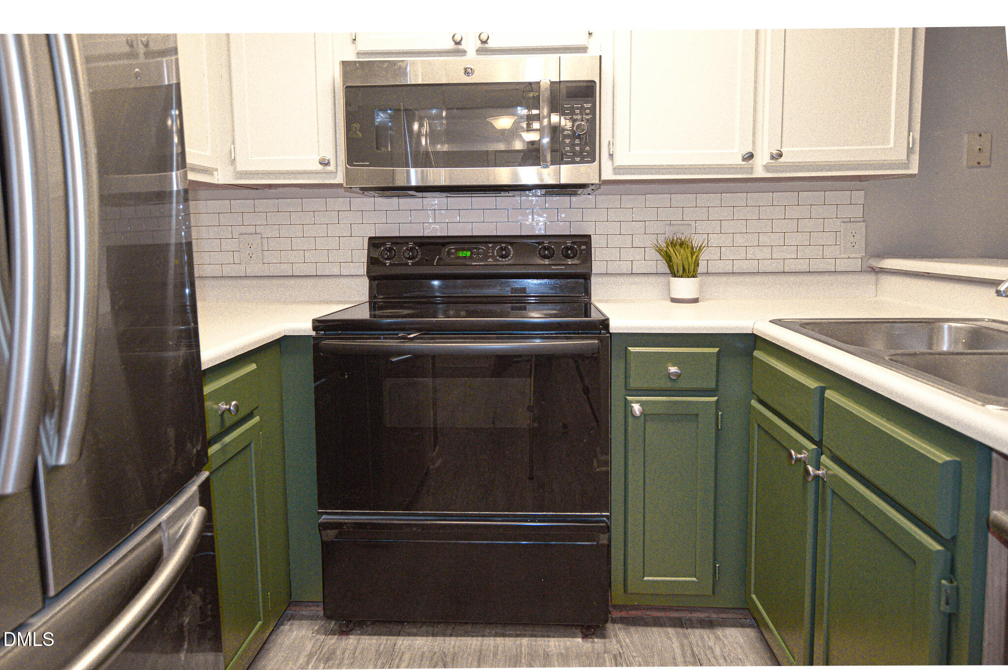 5114 Lamppost Circle Property Photo 4