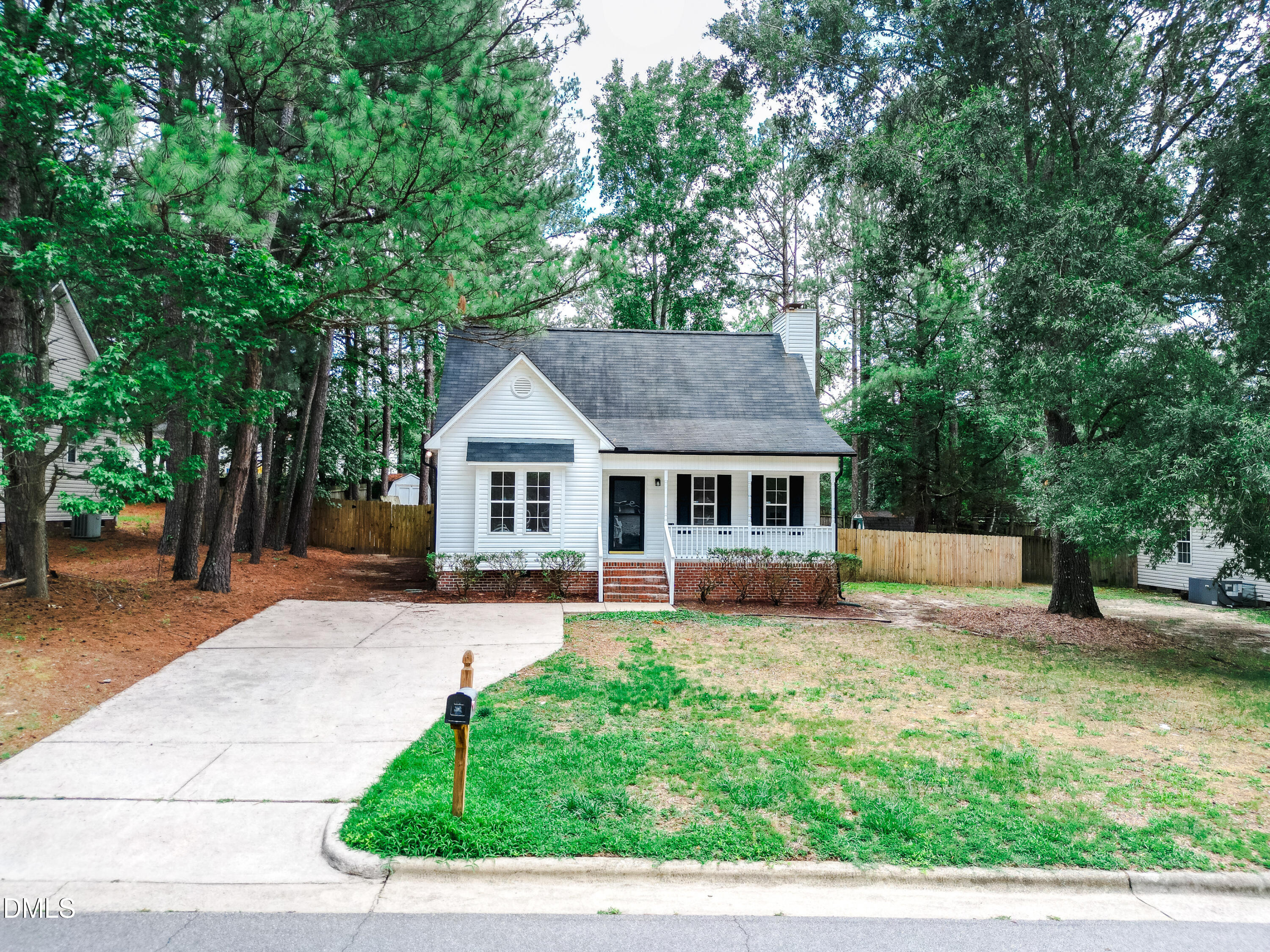 5404 Medieval Court Property Photo 1