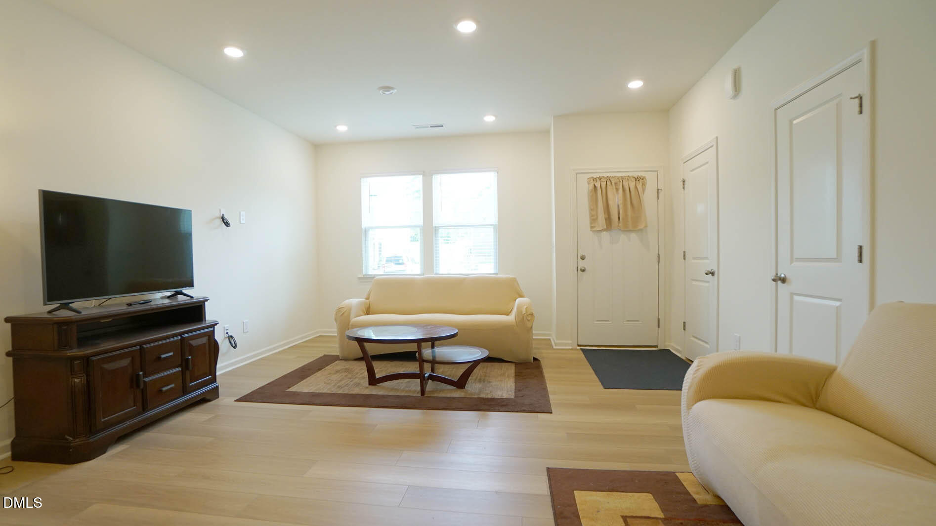 3070 Spline Circle Property Photo 2