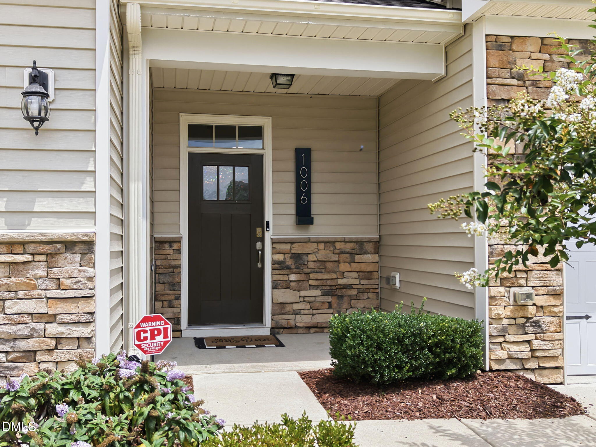 1006 Azimuth Drive Property Photo 5