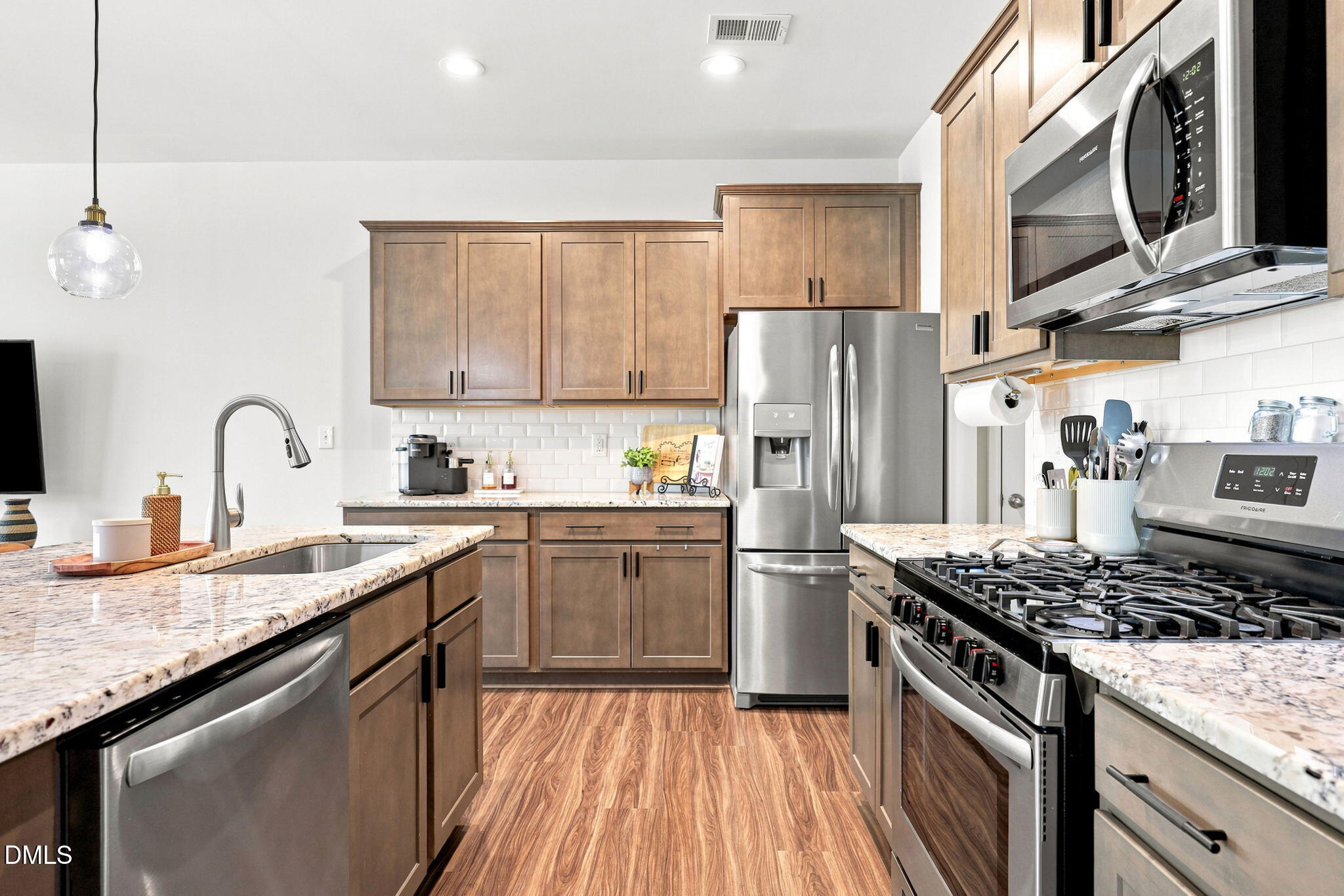 1006 Azimuth Drive Property Photo 11