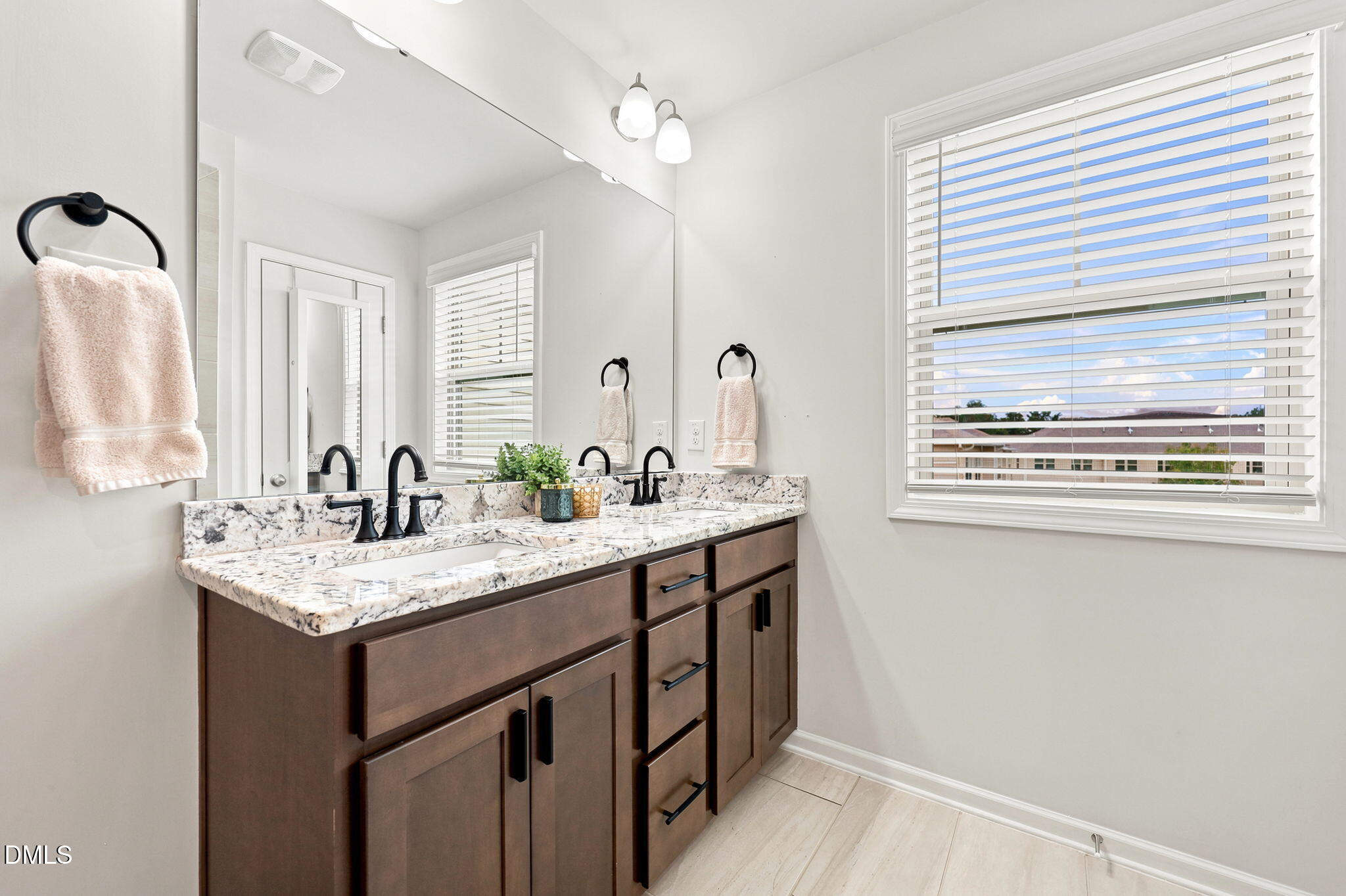1006 Azimuth Drive Property Photo 26