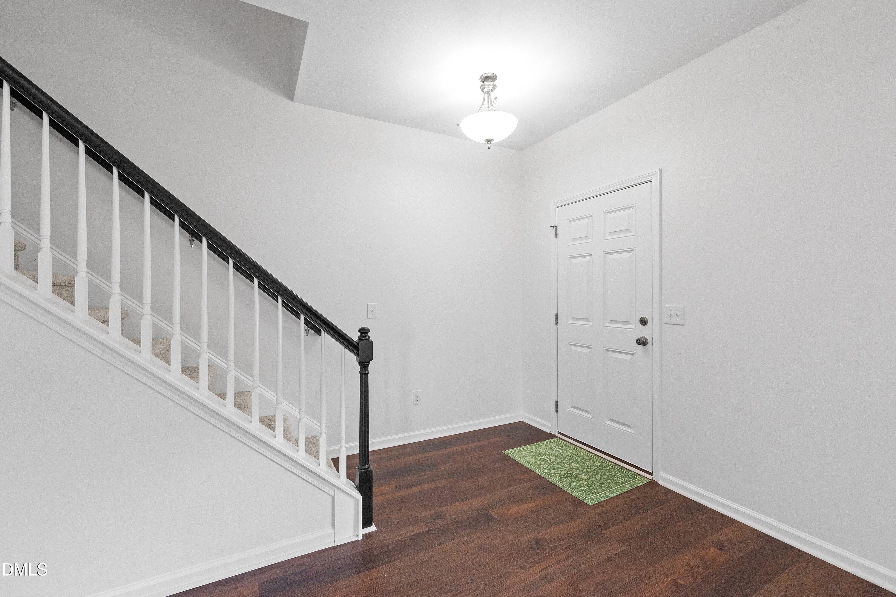 817 Edgeware Way Property Photo 4