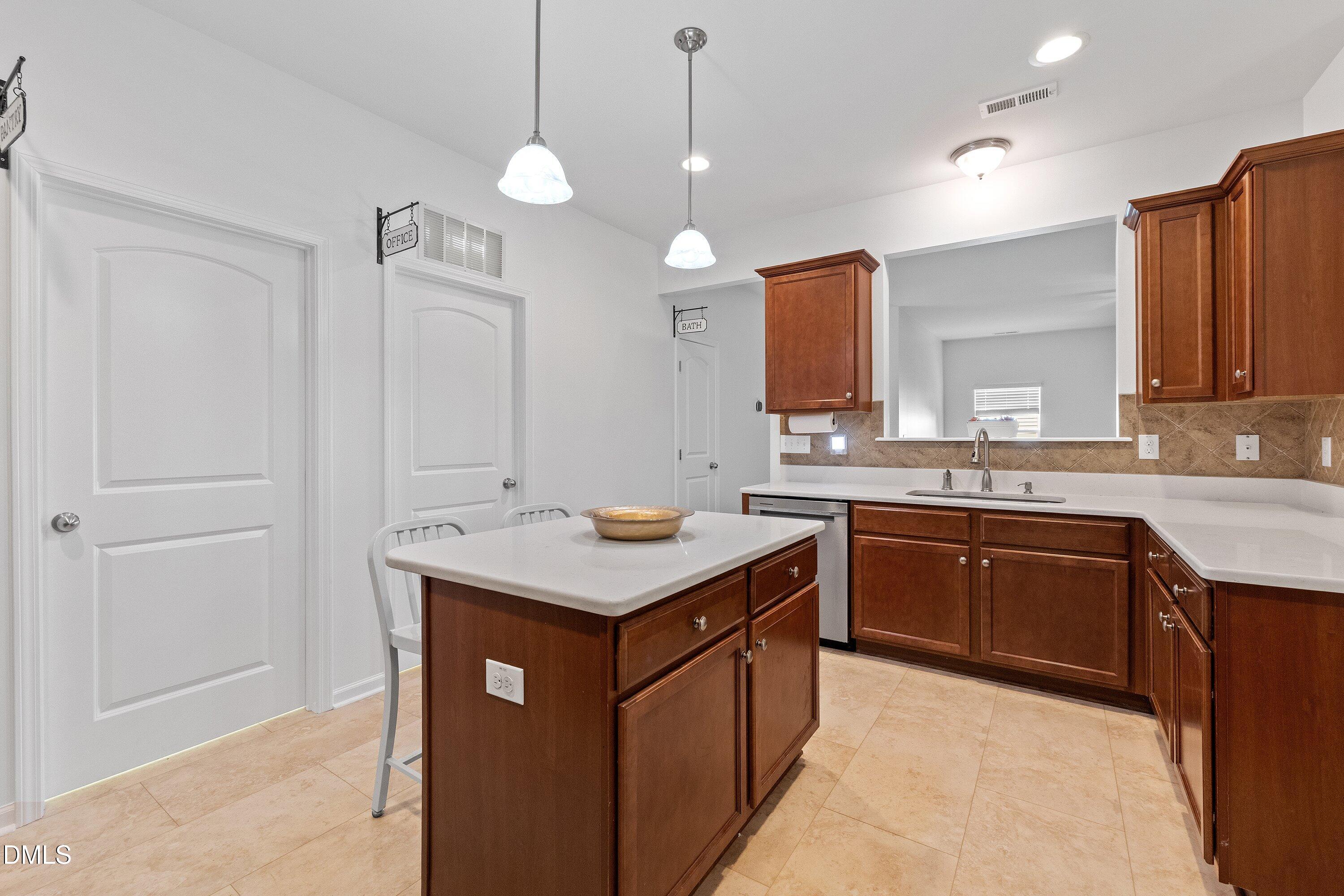 817 Edgeware Way Property Photo 10