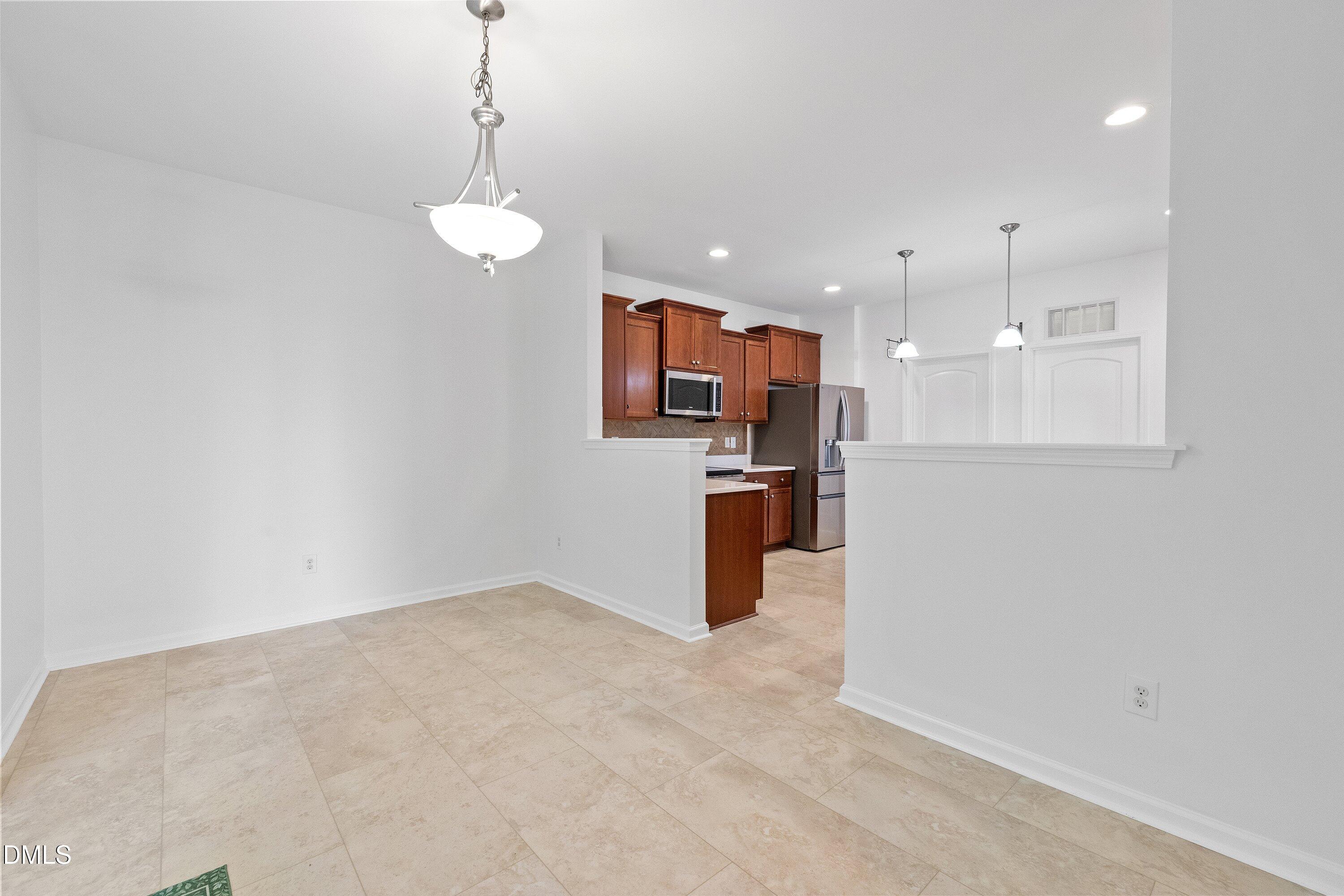 817 Edgeware Way Property Photo 17