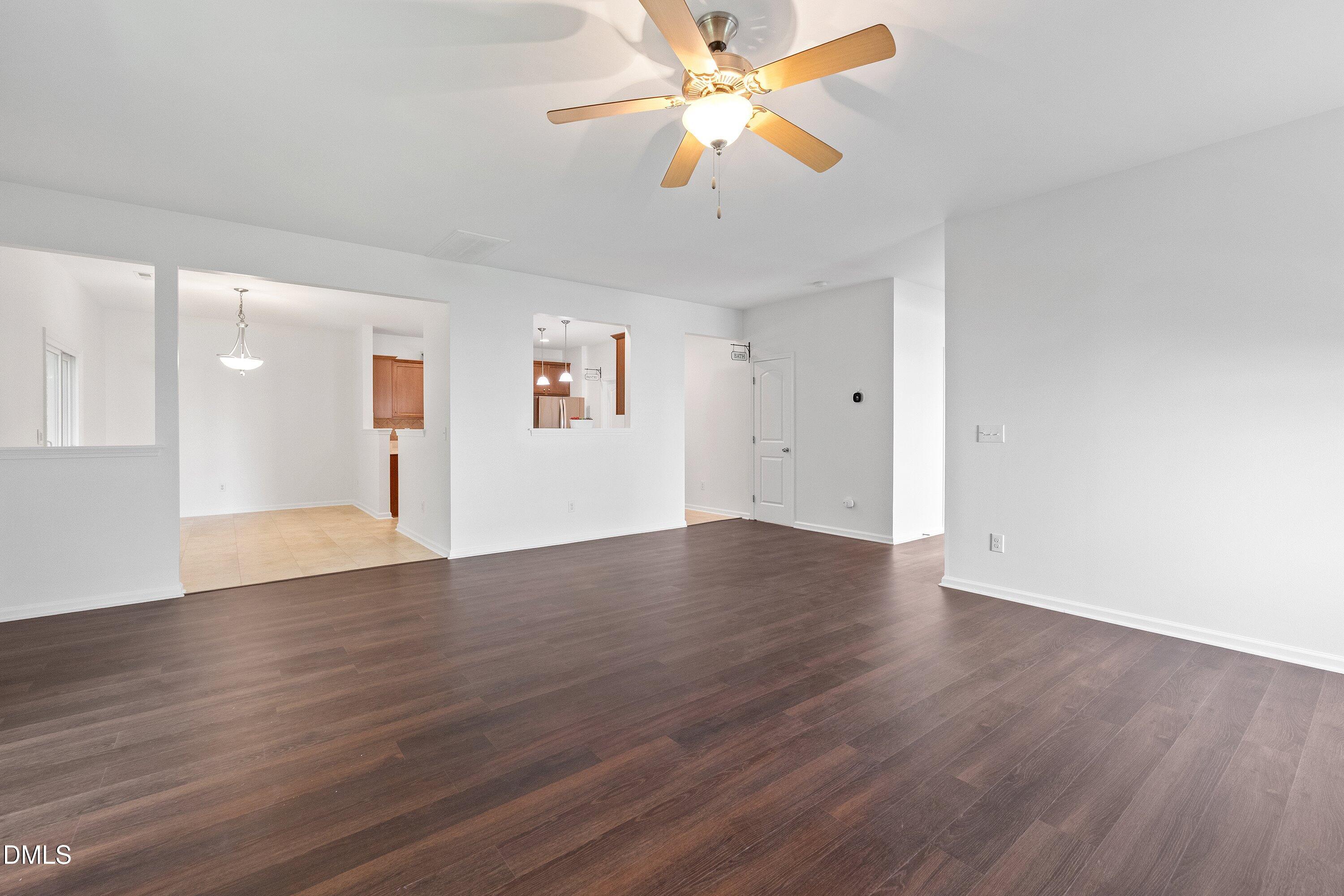 817 Edgeware Way Property Photo 31