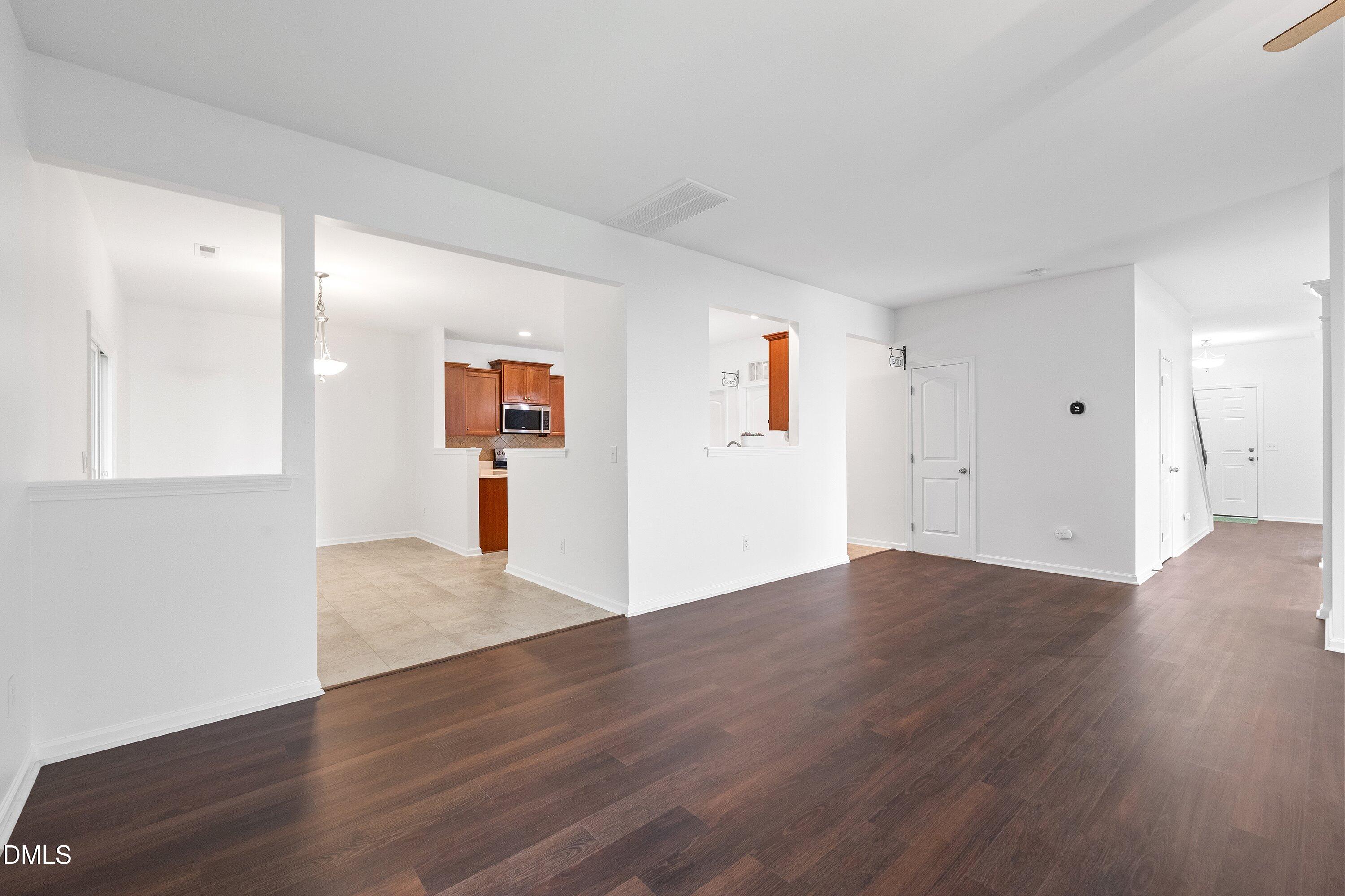 817 Edgeware Way Property Photo 32