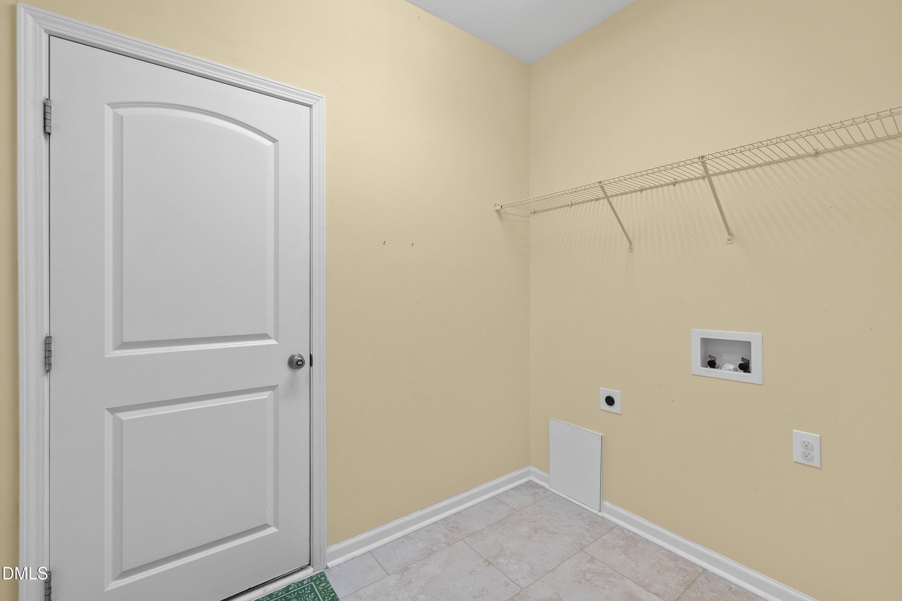 817 Edgeware Way Property Photo 33