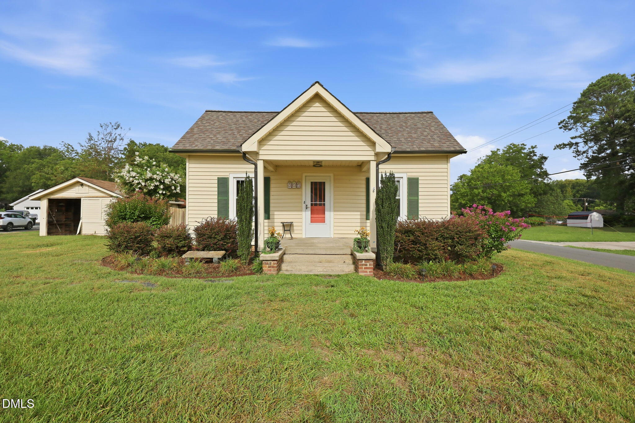 319 Apple Street Property Photo 1