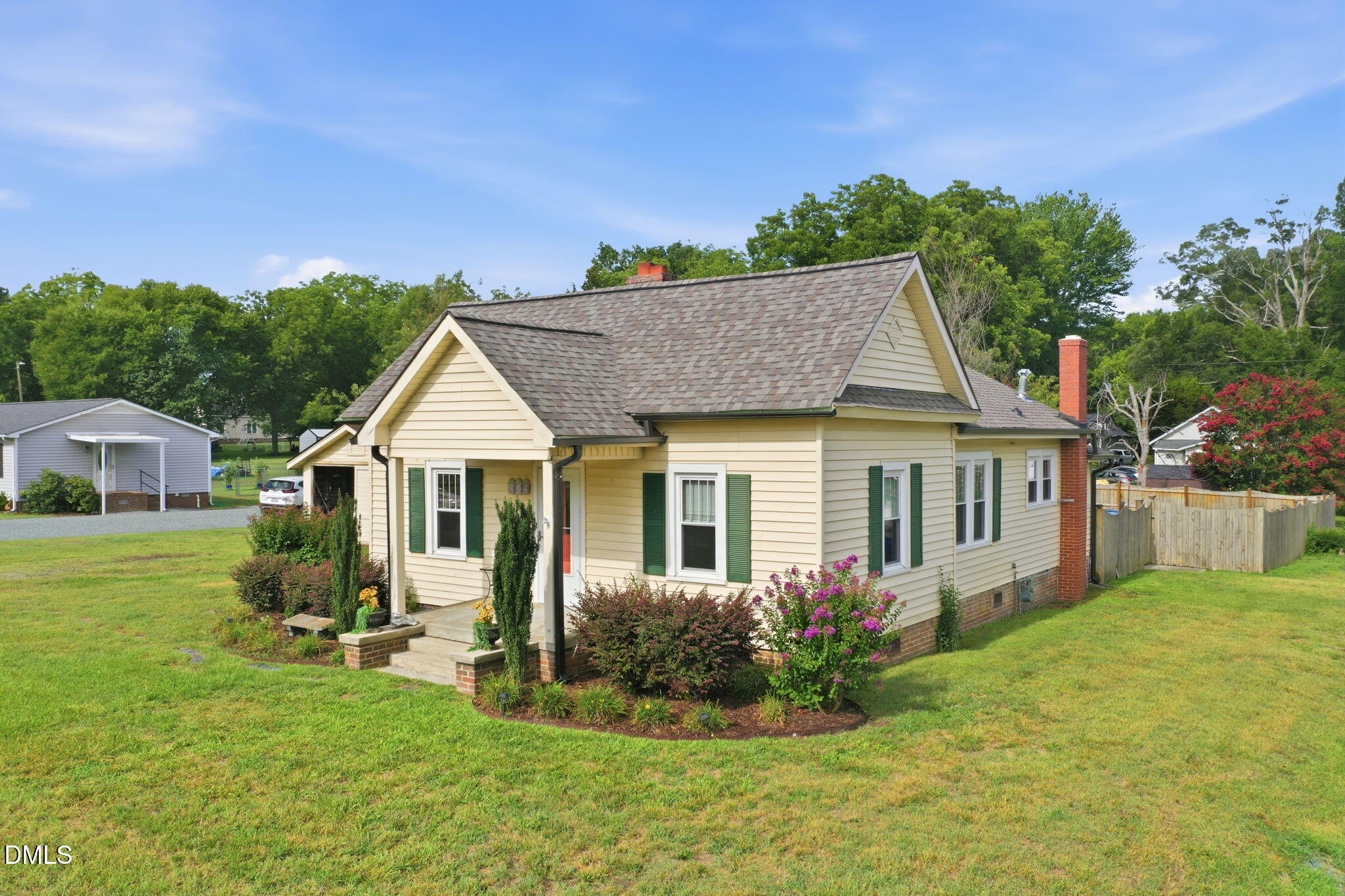 319 Apple Street Property Photo 5