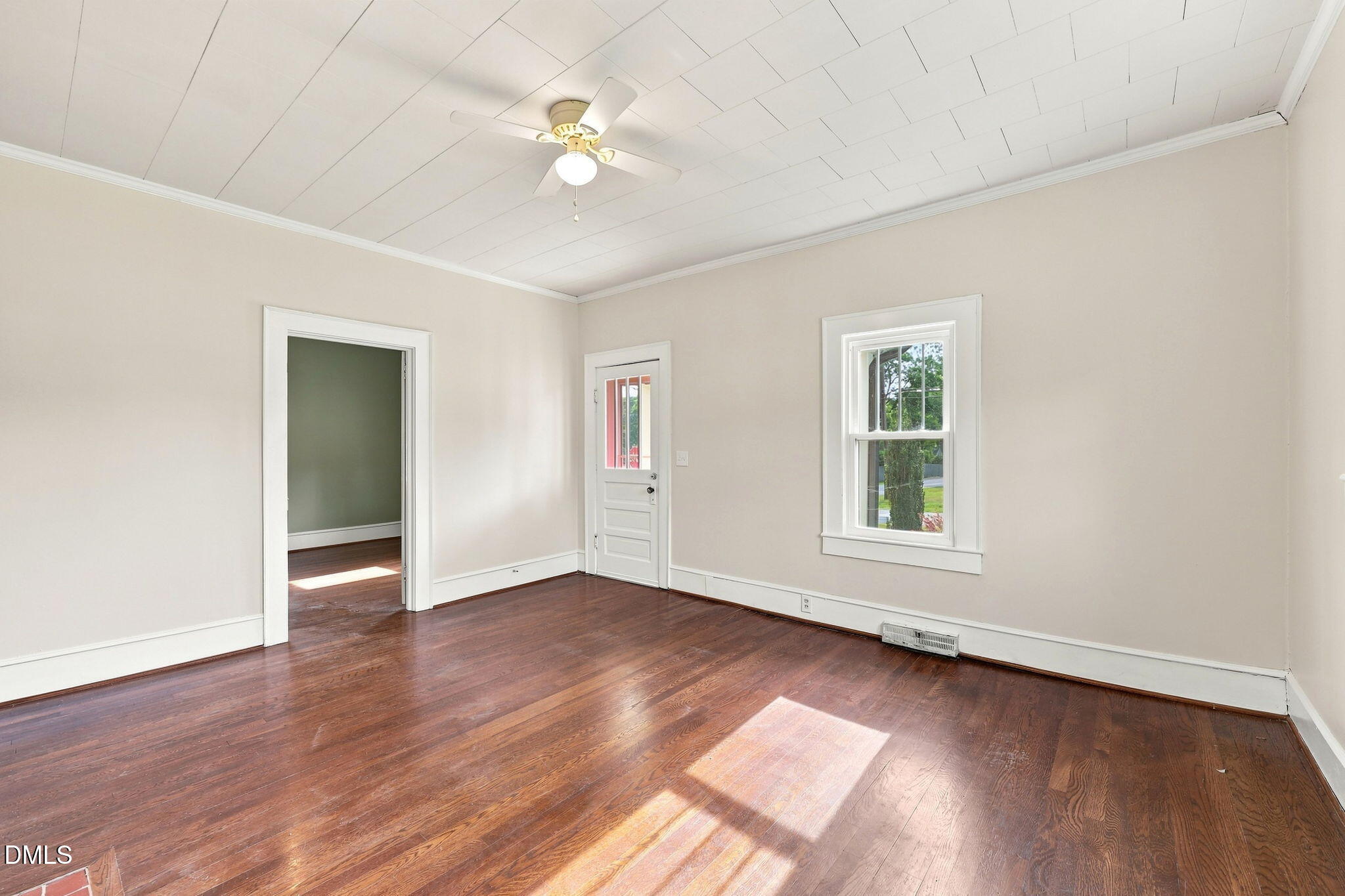 319 Apple Street Property Photo 8