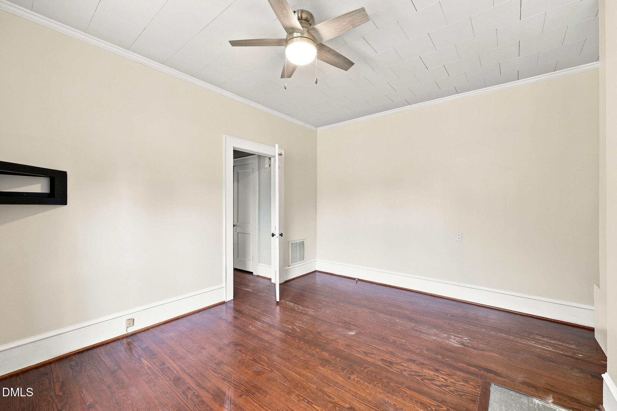 319 Apple Street Property Photo 24