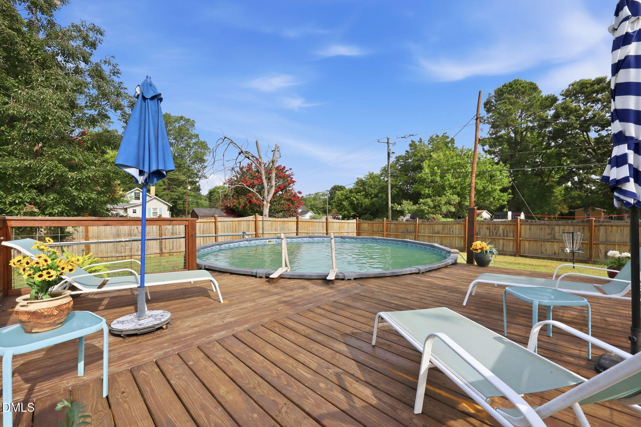 319 Apple Street Property Photo 32