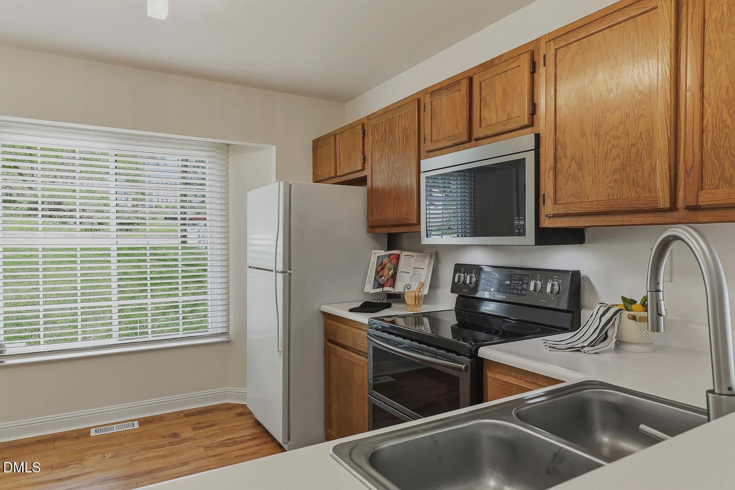 306 Wax Myrtle Court Property Photo 6