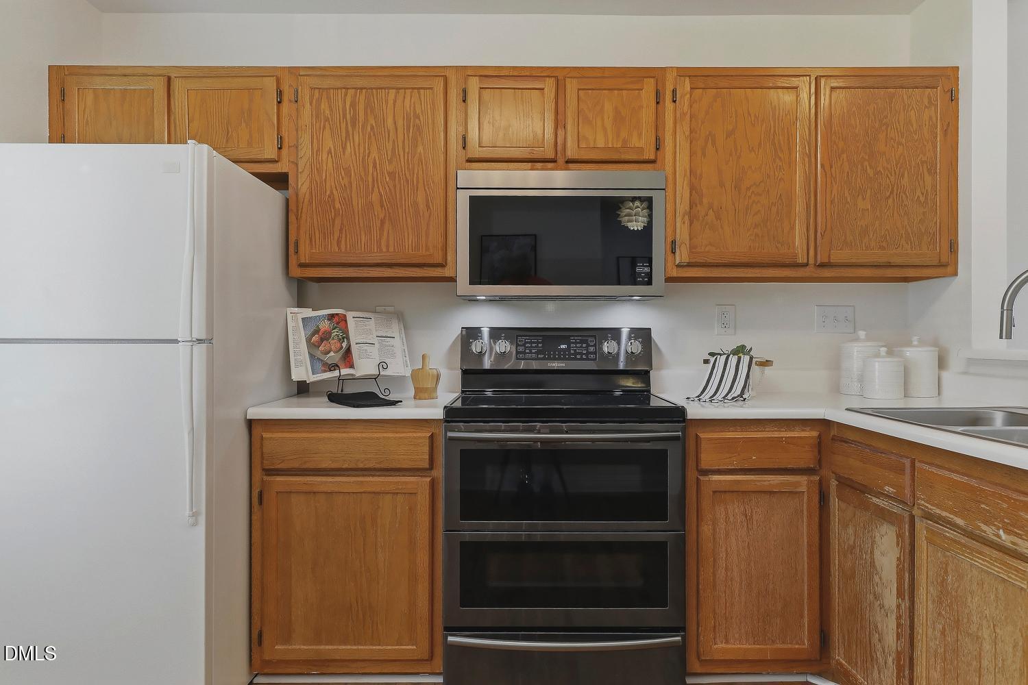 306 Wax Myrtle Court Property Photo 8
