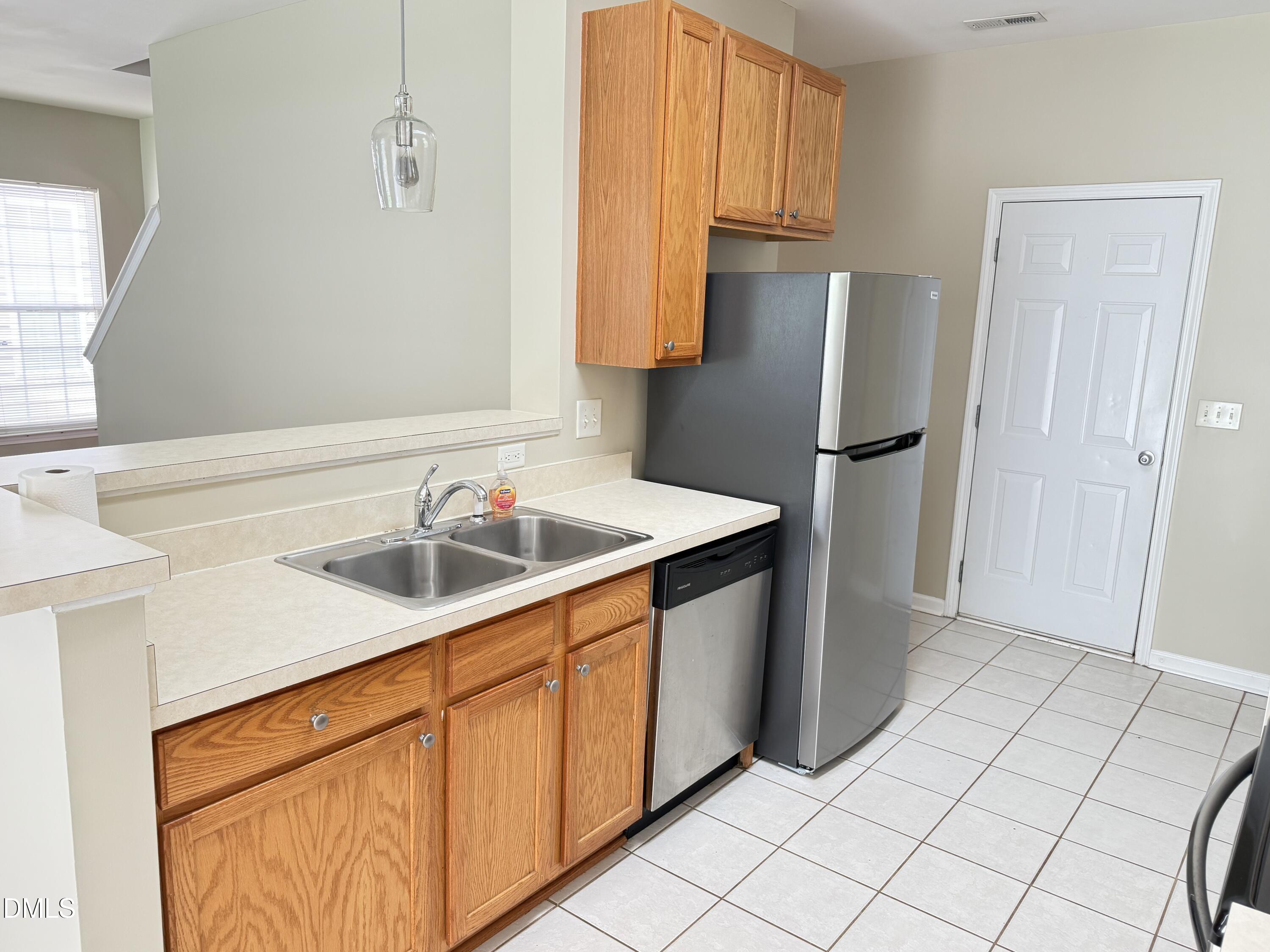 1414 Crimson Creek Drive Property Photo 7