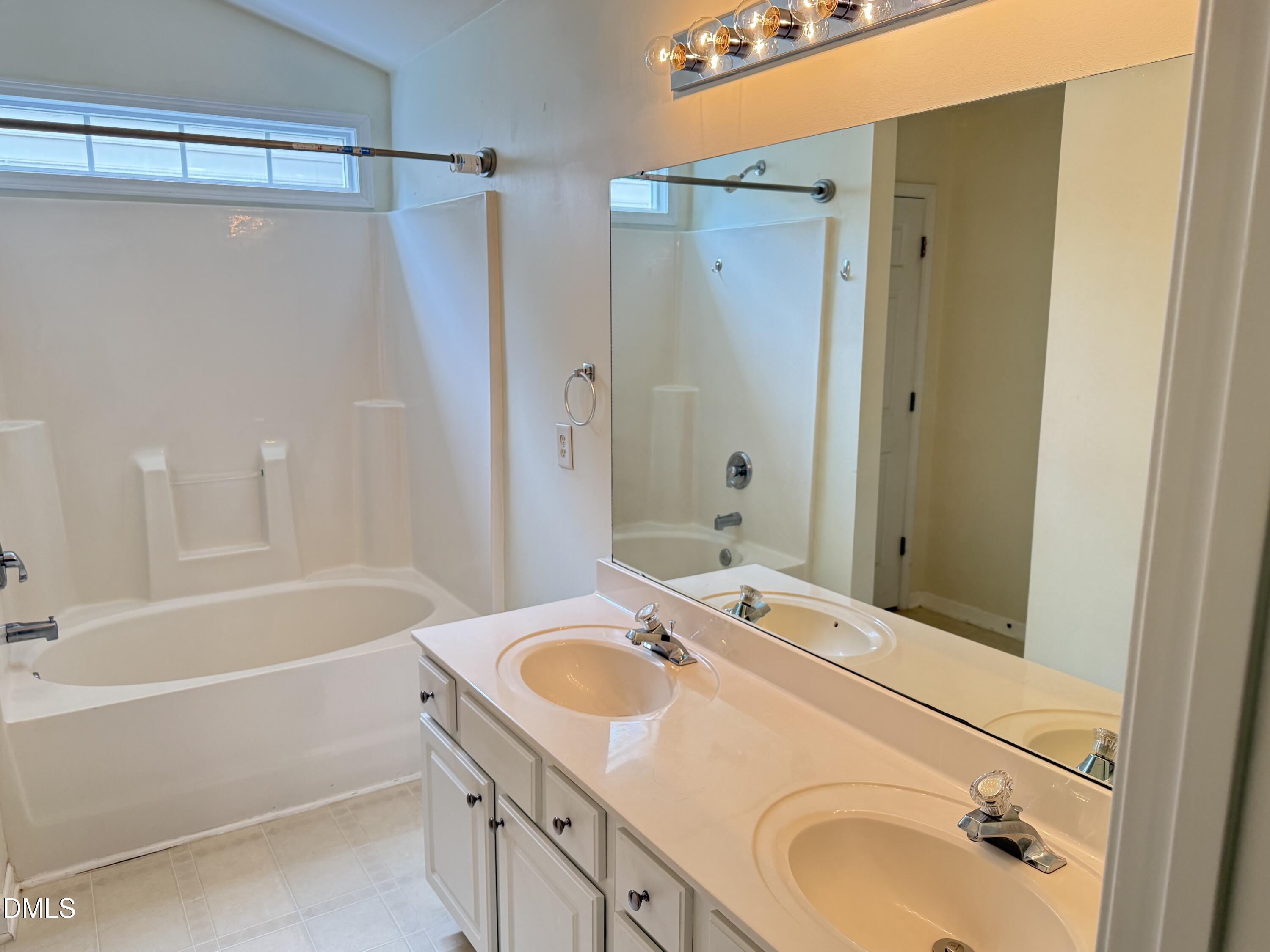 1414 Crimson Creek Drive Property Photo 9