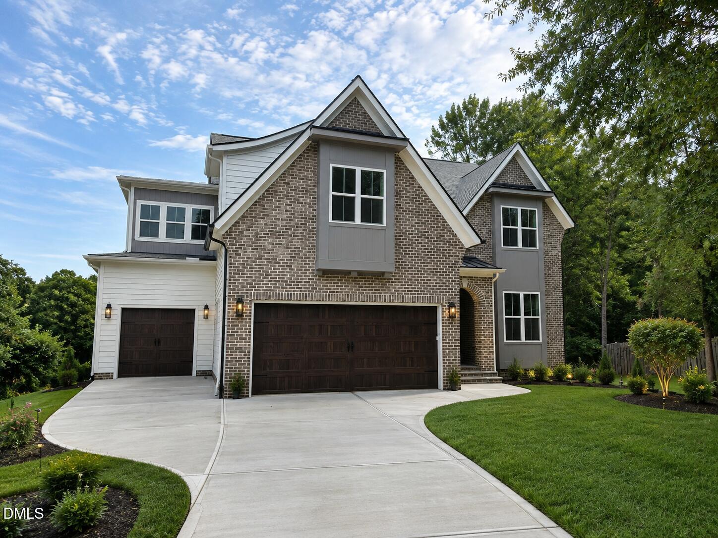 1005 Broyhill Hall Court Property Photo 2
