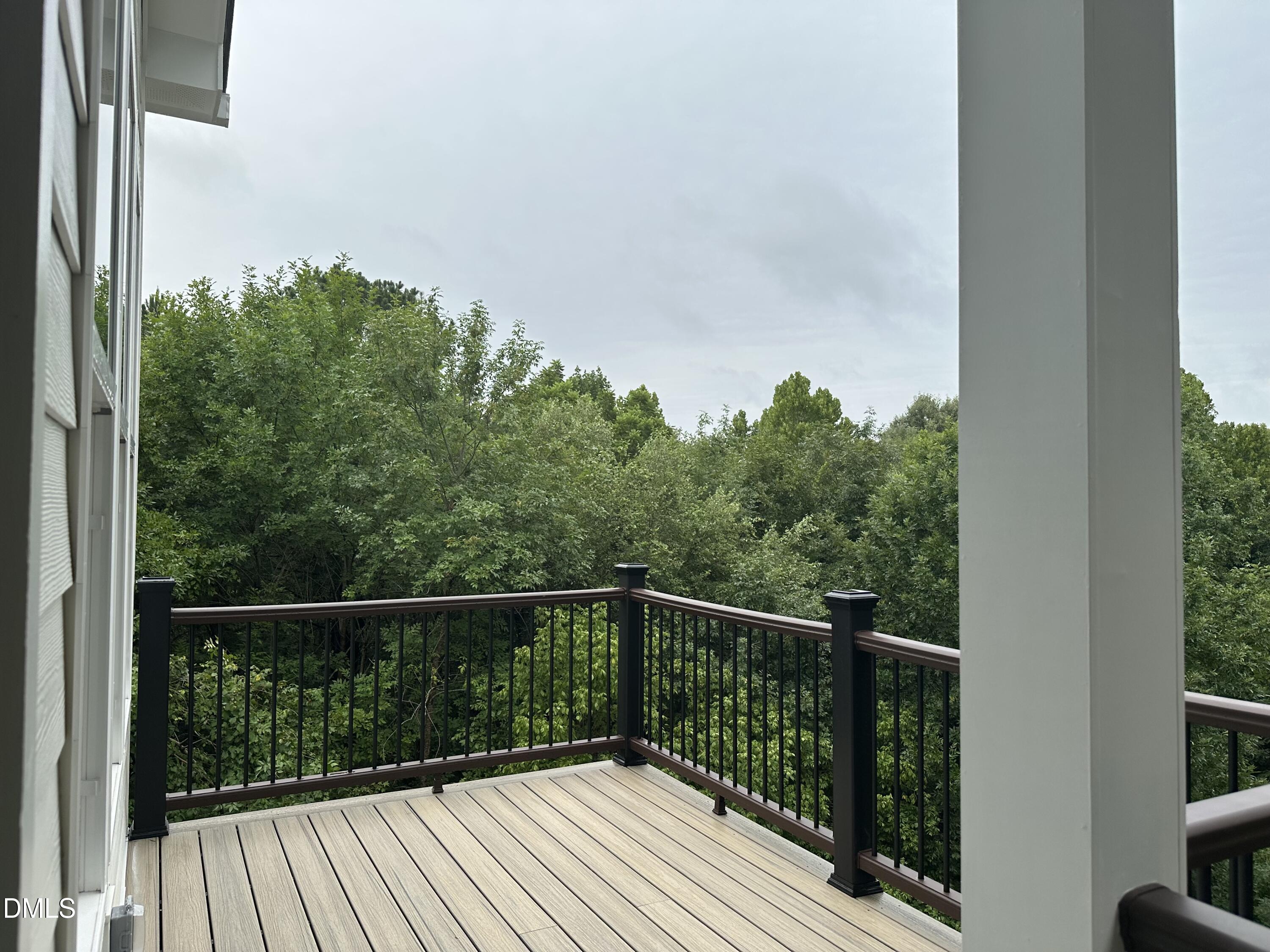 1005 Broyhill Hall Court Property Photo 6