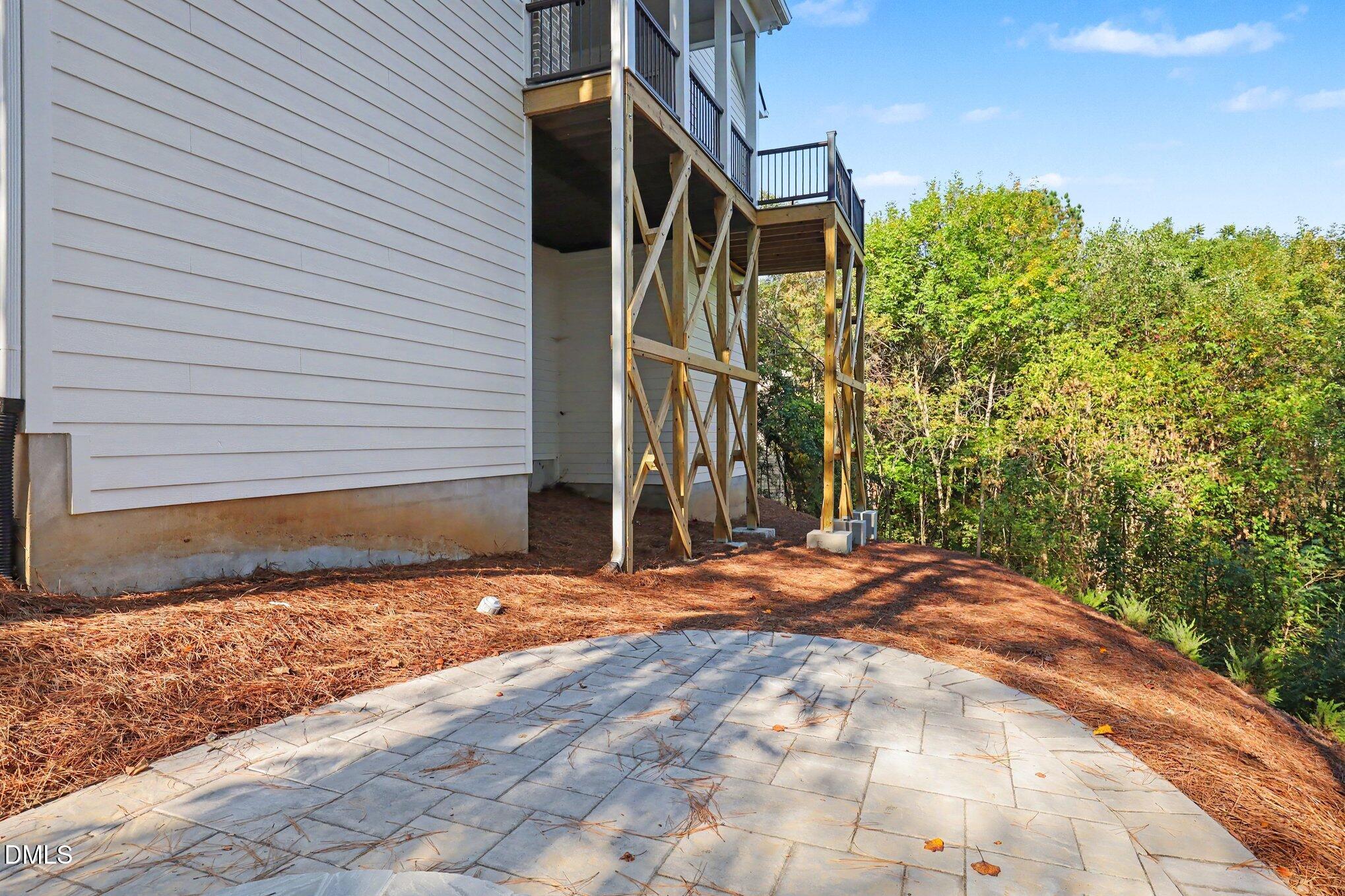 1005 Broyhill Hall Court Property Photo 12