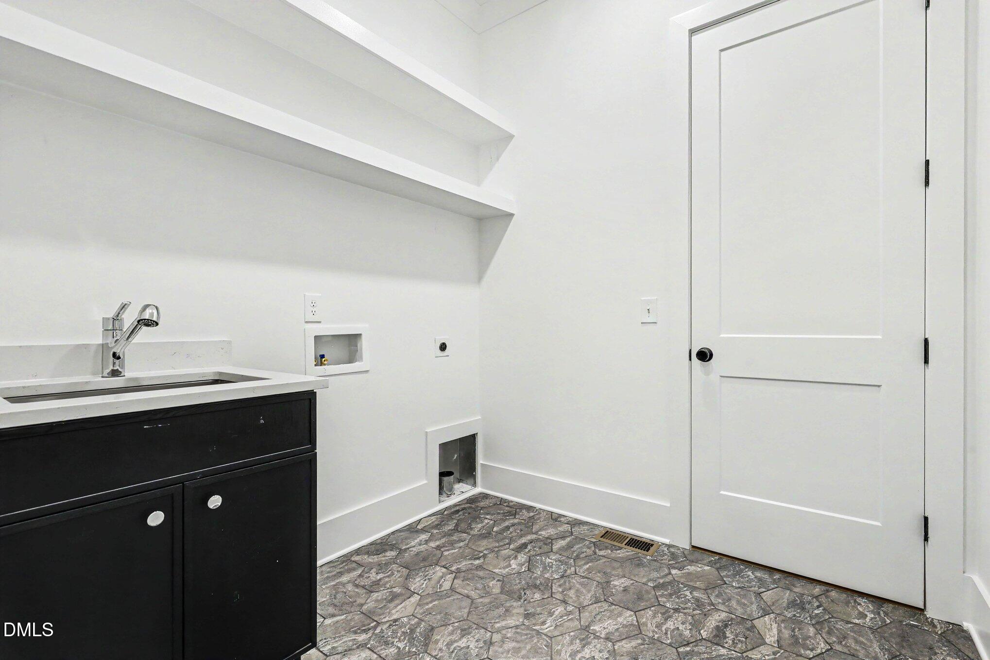 1005 Broyhill Hall Court Property Photo 39