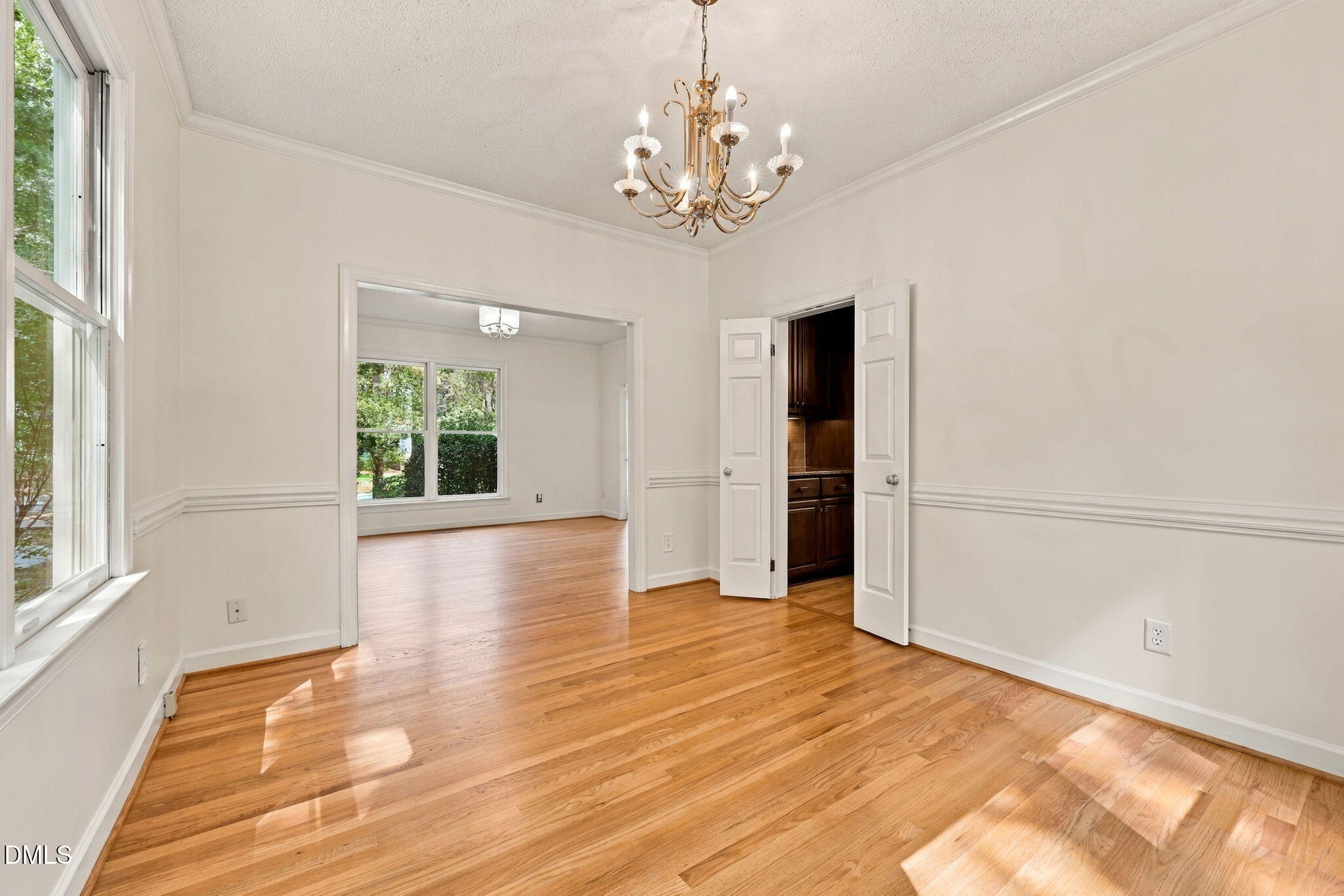 102 Robert Hunt Drive Property Photo 8