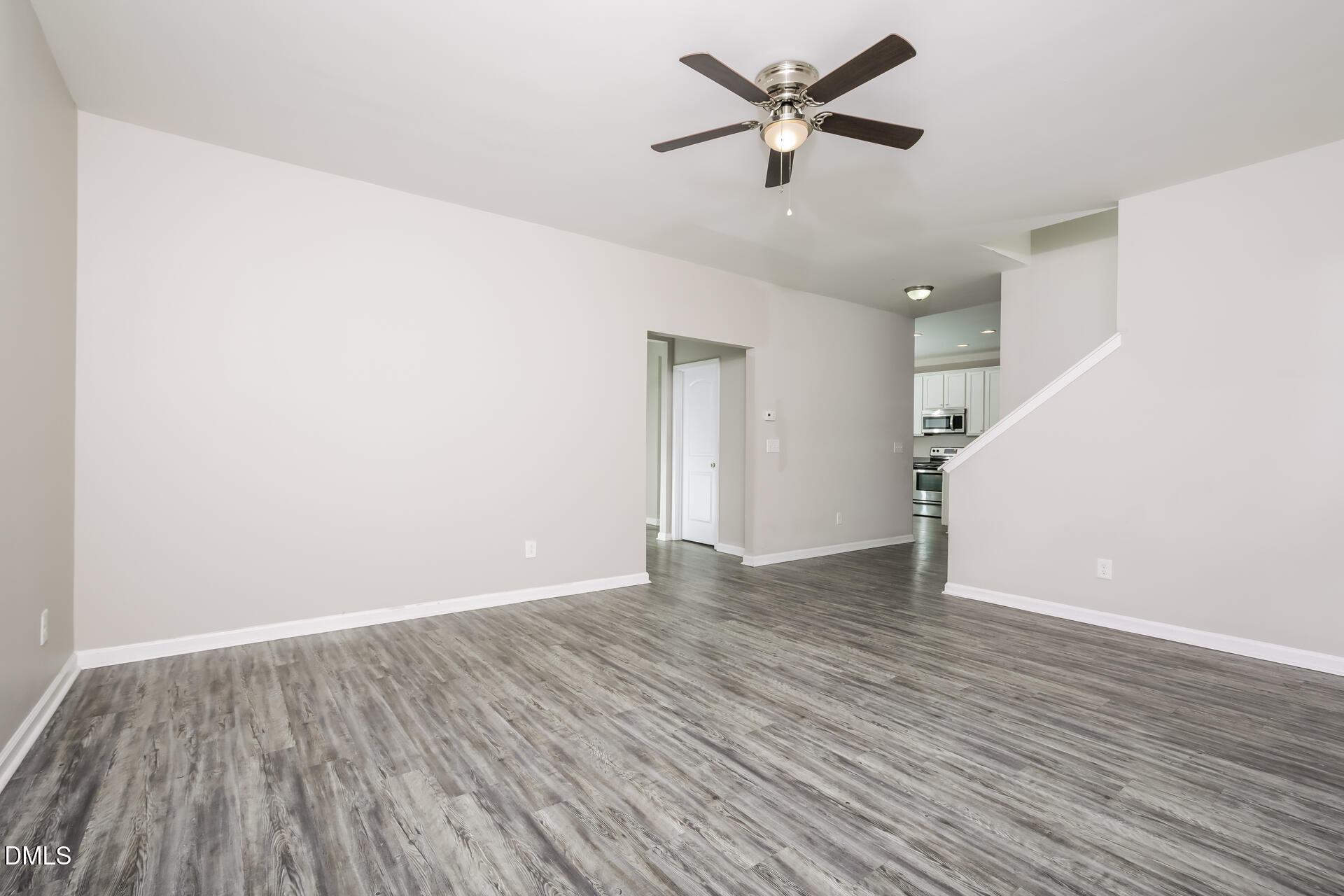 1604 Flowering Peach Trail Property Photo 4